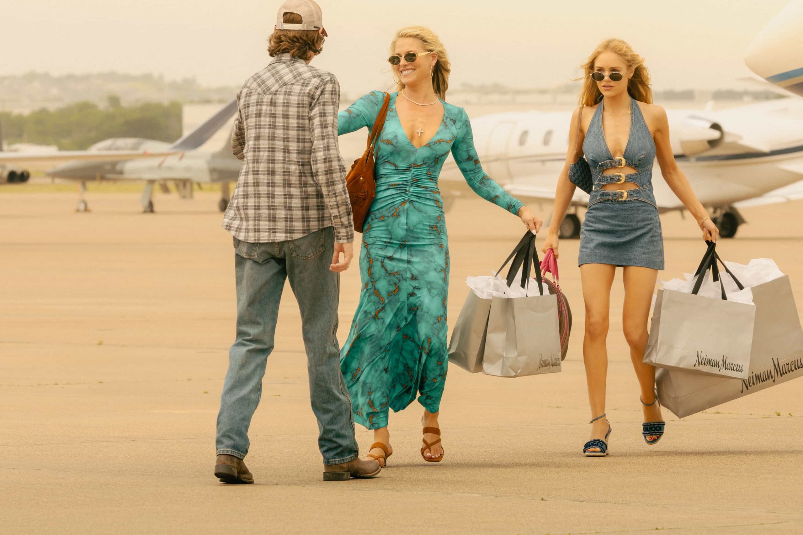 Landman Season 2 Episode 7 Jacob Lofland as Cooper Norris, Ali Larter as Angela Norris and Michelle Randolph as Ainsley Norris in Landman episode 7, season 2, streaming on Paramount+. Photo Credit: Emerson Miller/Paramount+