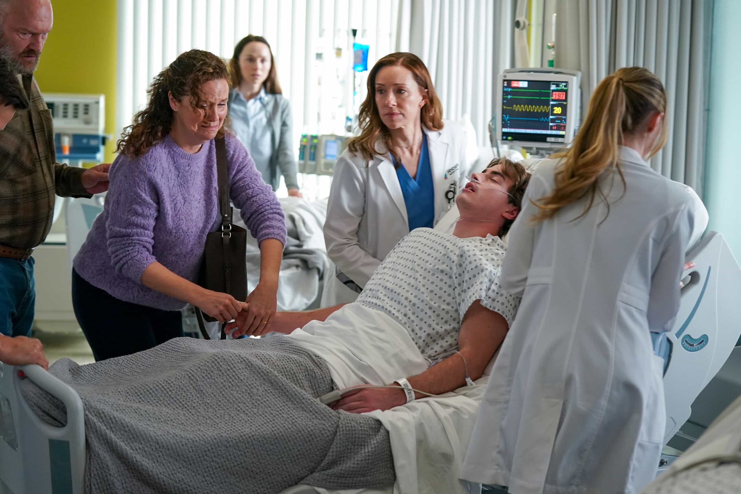 DOC: L-R: Molly Parker in the "Chief" Winter Premiere episode of DOC airing Tuesday, Jan. 6 (9:00-10:00 PM ET/PT) on FOX. CR: John Medland/FOX. ©2025 FOX Media LLC.