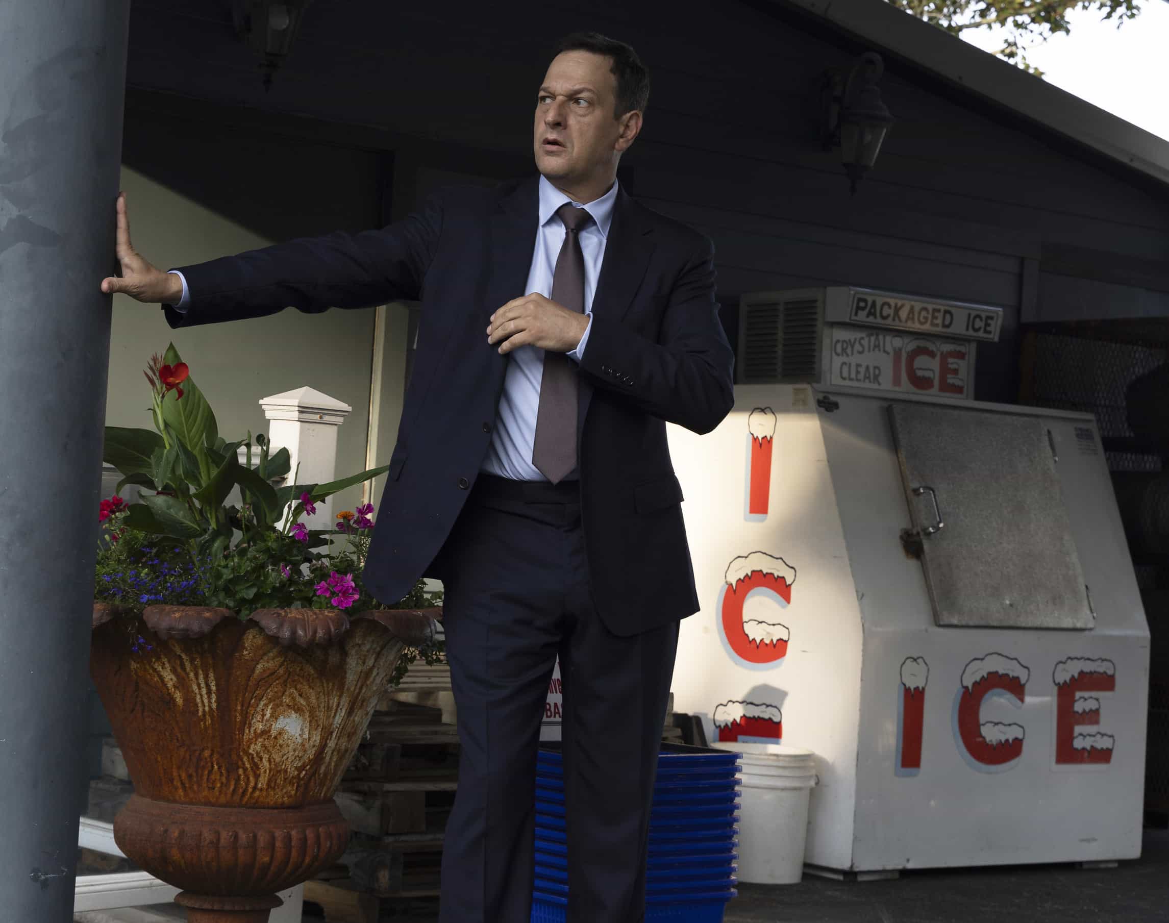 Best Medicine season 1 episode 1 image : Josh Charles in the special advance series premiere on Sunday, Jan. 4 (8:00-9:00 PM ET / Live to All Time Zones) immediately following the FOX NFL doubleheader. BEST MEDICINE will have it's time period premiere on Tuesday, Jan 6 (8:00-9:00 PM ET/PT) on FOX. © 2026 Fox Media LLC. CR: Francisco Roman/FOX.