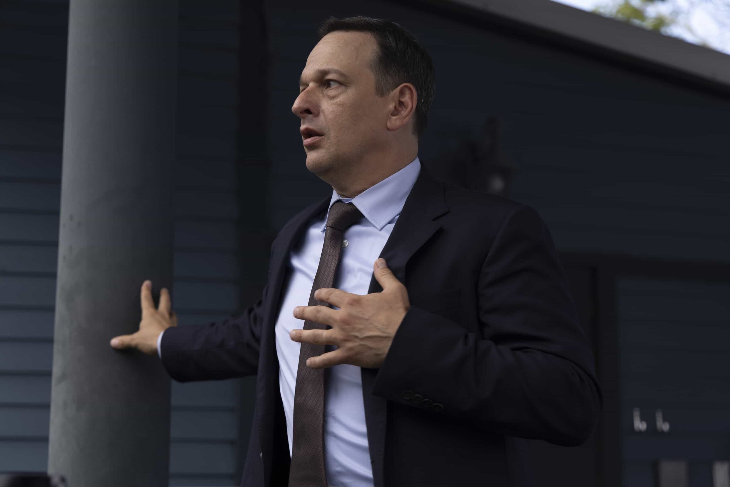 BEST MEDICINE: Josh Charles iin the special advance series premiere on Sunday, Jan. 4 (8:00-9:00 PM ET / Live to All Time Zones) immediately following the FOX NFL doubleheader. BEST MEDICINE will have it's time period premiere on Tuesday, Jan 6 (8:00-9:00 PM ET/PT) on FOX. © 2026 Fox Media LLC. CR: Francisco Roman/FOX.