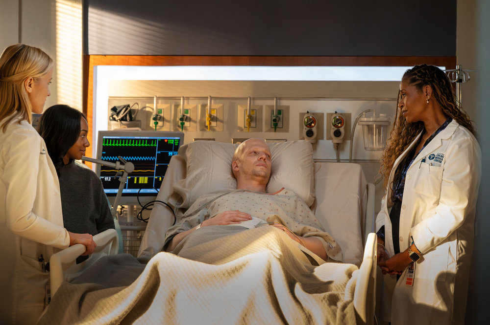 CHICAGO MED -- "Triple Threat" Episode 1108 -- Pictured: (l-r) Jessy Schram as Dr. Hannah Asher, Tetona Jackson as Esme Lockhart, Zach Appelman as Jeremy Lockhart, Merrin Dungey as Dr. Jennifer Kingston -- (Photo by: Lori Allen/NBC)