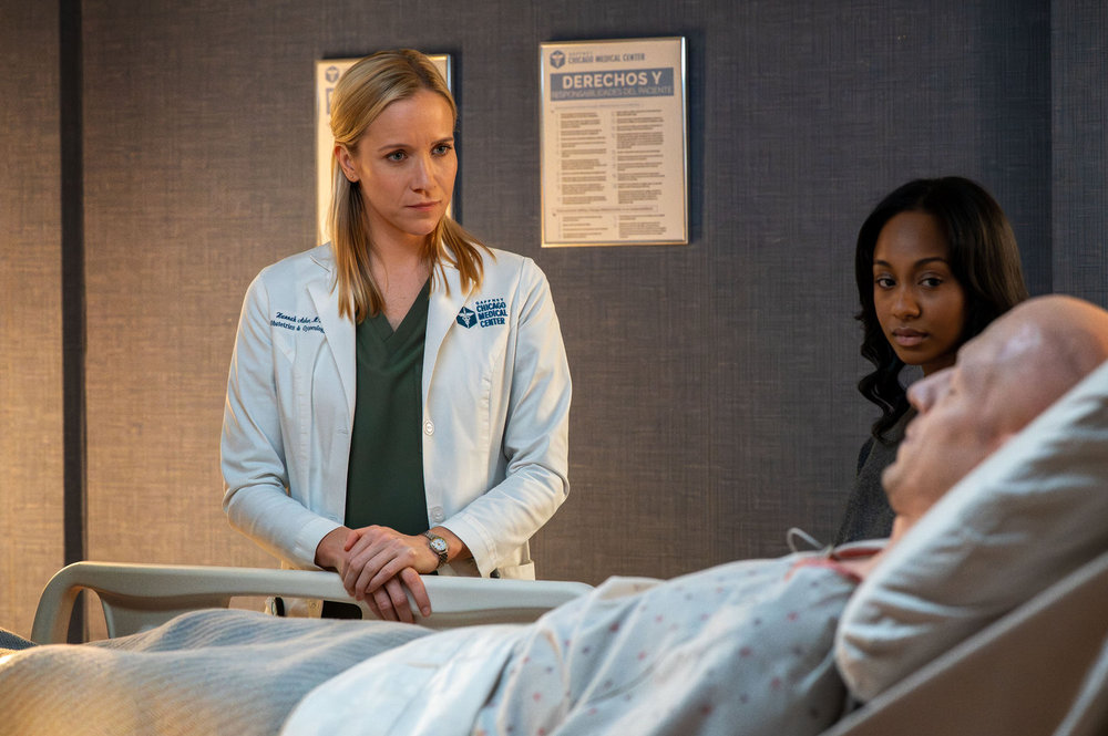 CHICAGO MED Season 11 Episode 8 Image  -- "Triple Threat" Episode 1108 -- Pictured: (l-r) Jessy Schram as Dr. Hannah Asher, Tetona Jackson as Esme Lockhart, Zach Appelman as Jeremy Lockhart -- (Photo by: Lori Allen/NBC)