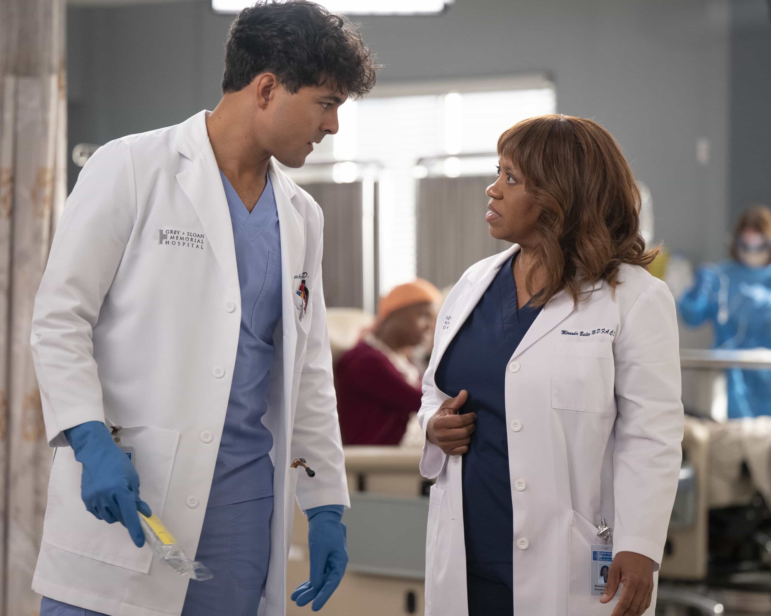 Grey’s Anatomy season 22 episode 7 image - “Skyfall” - Winston and Ben fight to save Jo’s life, while Teddy supports Link. Owen and Jules battle to save a young man, and Lucas forms an unexpected bond with a patient. THURSDAY, JAN. 8 (10:00-11:00 p.m. EST) on ABC. (Disney/Anne Marie Fox) 
NIKO TERHO, CHANDRA WILSON