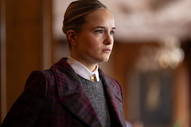 Miriam Petche INDUSTRY Season 4 - Episode 1