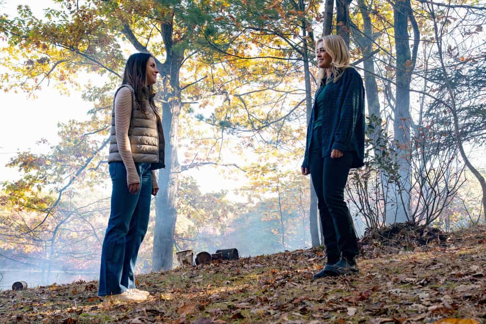 THE HUNTING PARTY -- "Amanda Weiss" Episode 204 -- Pictured: (l-r) Elizabeth Gillies as Amanda Weiss, Melissa Roxburgh as Rebecca "Bex" Henderson -- (Photo by: Ralph Bavaro/NBC)