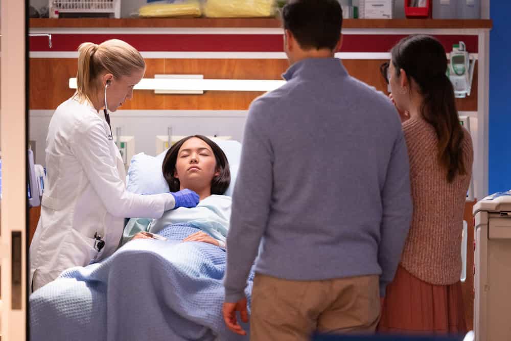 CHICAGO MED -- "Spill Your Guts" Episode 1112 -- Pictured: (l-r) Jessy Schram as Dr. Hannah Asher, Mahina Anne Marie Napoleon as Kiana Leilani -- (Photo by: George Burns Jr/NBC)