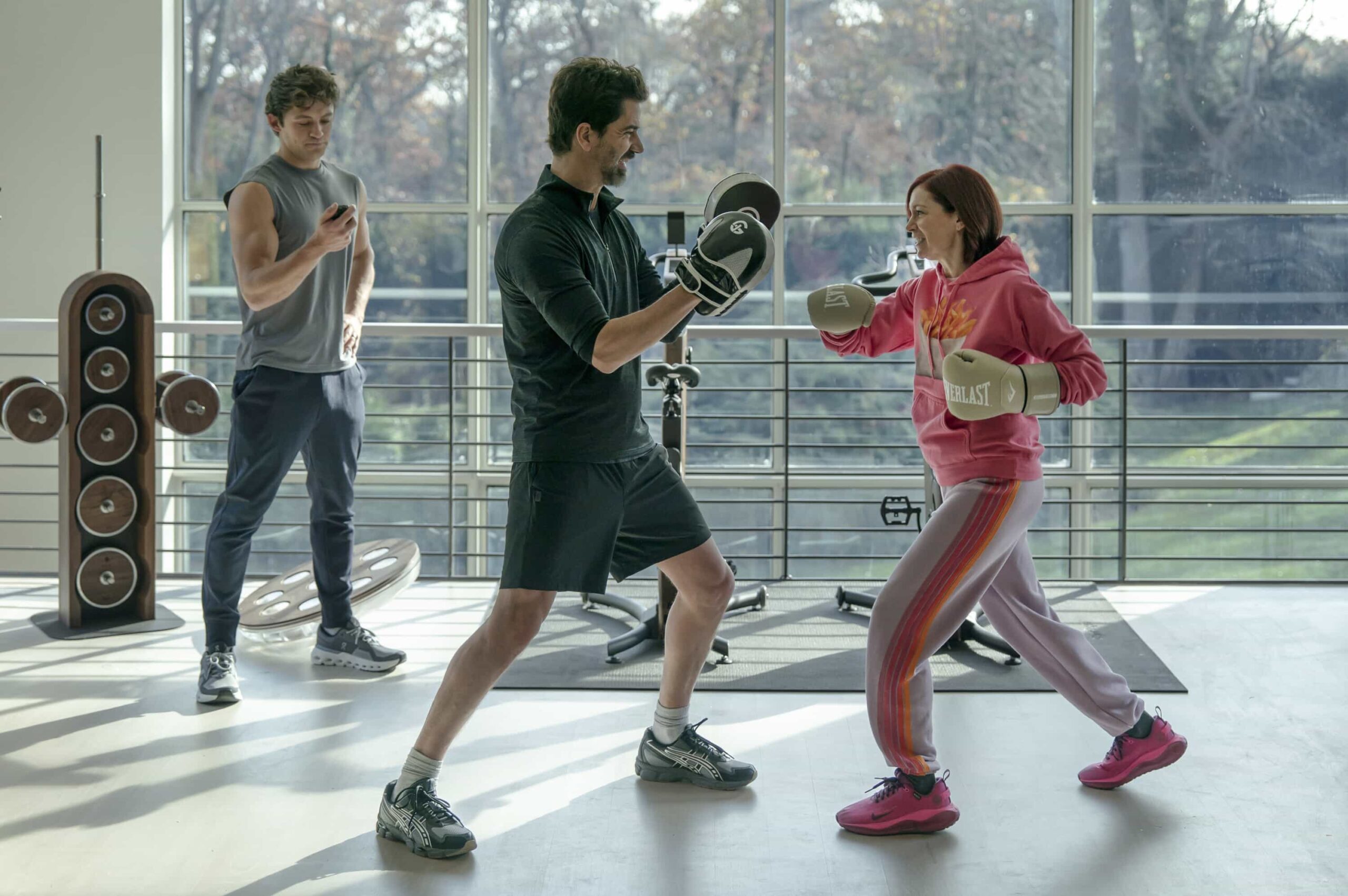 Elsbeth Season 3 Episode 11 Photo “Ol’Man Liver” – Elsbeth battles a wealthy biohacker (Hamish Linklater) who will do anything to stay young, including an extreme diet, vigorous exercise, and murder, on ELSBETH, Thursday, Feb. 26 (10:00-11:00 PM, ET/PT) on the CBS Television Network and streaming on Paramount+   Pictured (L-R): Rainer Wesley Dawn as Sven, Hamish Linklater as Archer Kopunek and Carrie Preston as Elsbeth Tascioni  Photo: Michael Parmelee/CBS ©2025 CBS Broadcasting, Inc. All Rights Reserved.