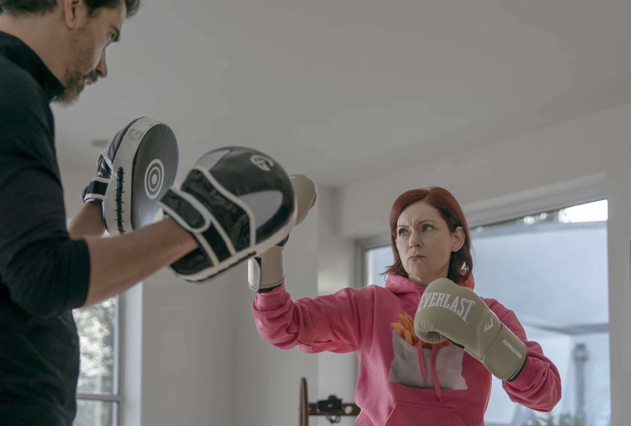 Elsbeth Season 3 Episode 11 “Ol’Man Liver” – Elsbeth battles a wealthy biohacker (Hamish Linklater) who will do anything to stay young, including an extreme diet, vigorous exercise, and murder, on ELSBETH, Thursday, Feb. 26 (10:00-11:00 PM, ET/PT) on the CBS Television Network and streaming on Paramount+   Pictured (L-R): Hamish Linklater as Archer Kopunek and Carrie Preston as Elsbeth Tascioni  Photo: Michael Parmelee/CBS ©2025 CBS Broadcasting, Inc. All Rights Reserved.