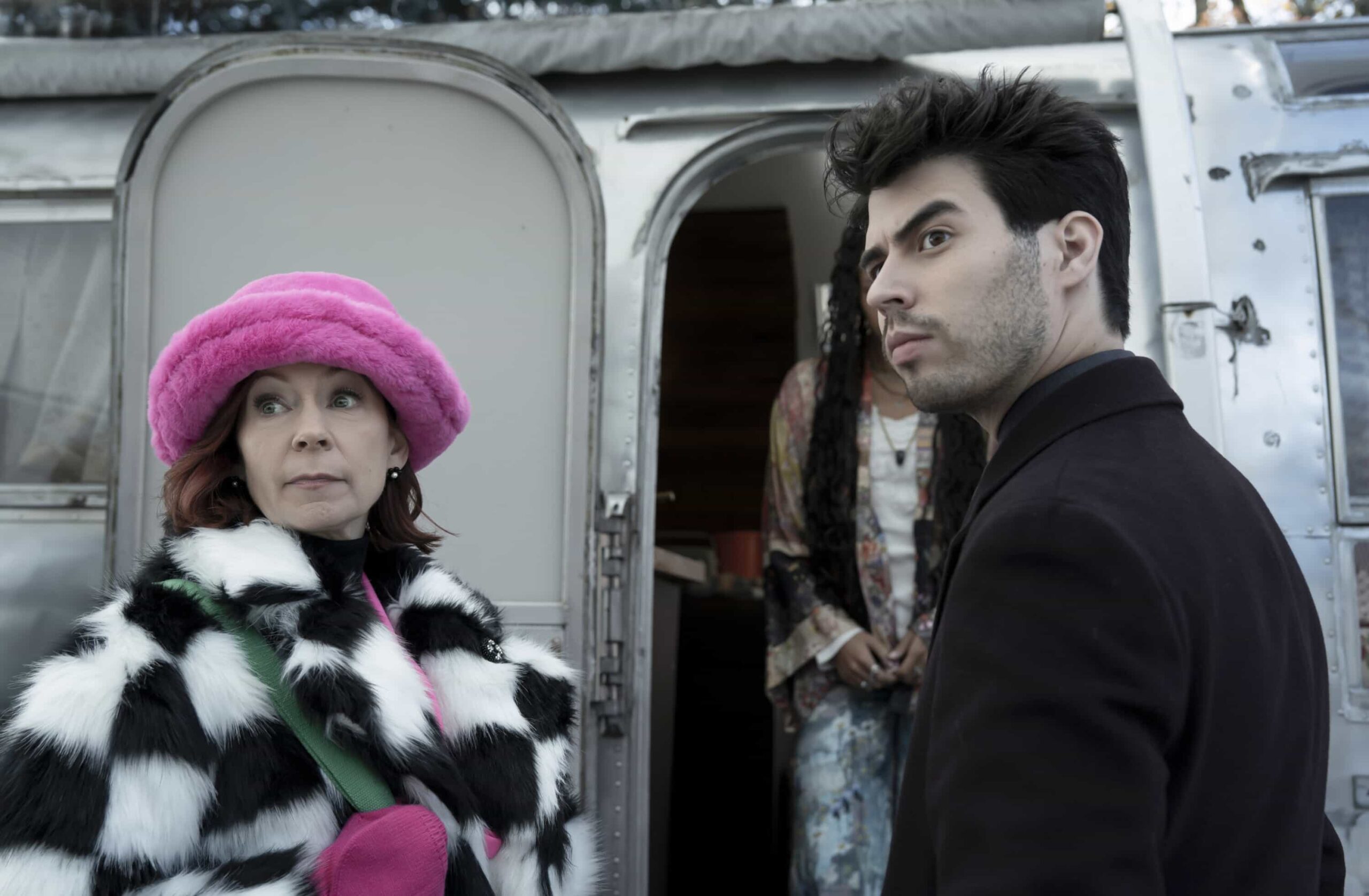 “Ol’Man Liver” – Elsbeth battles a wealthy biohacker (Hamish Linklater) who will do anything to stay young, including an extreme diet, vigorous exercise, and murder, on ELSBETH, Thursday, Feb. 26 (10:00-11:00 PM, ET/PT) on the CBS Television Network and streaming on Paramount+   Pictured (L-R):  Carrie Preston as Elsbeth Tascioni and Braeden De La Garza as Det. Rivers  Photo: Michael Parmelee/CBS ©2025 CBS Broadcasting, Inc. All Rights Reserved.