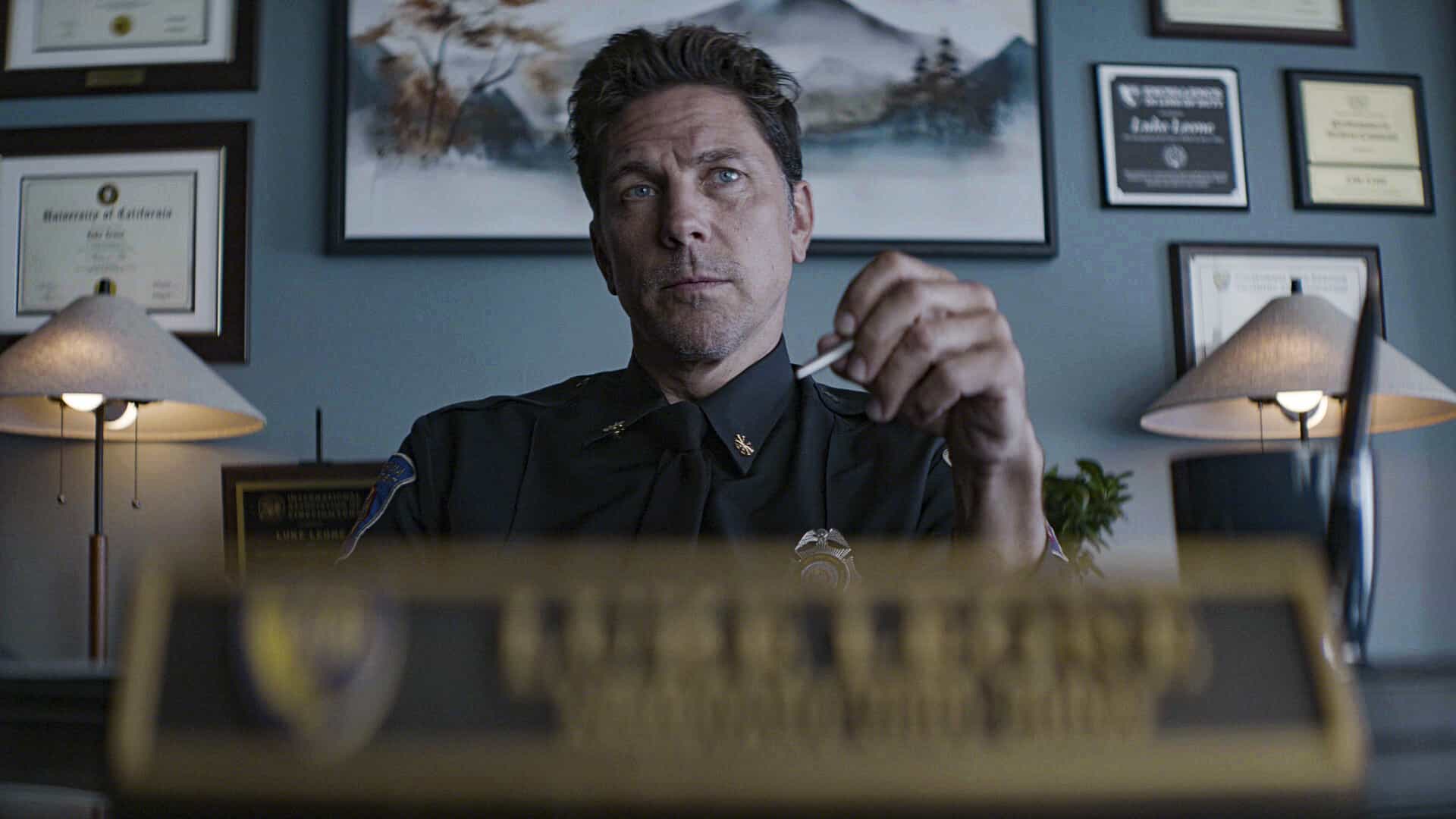 Fire Country Season 4 Episode 10 Photo “On the Carpet” – As a massive wildfire pushes station 49 to their limits, tough calls on the front lines spark even tougher questions back at headquarters, on FIRE COUNTRY, Friday, Feb. 27 (9:00-10:00 PM, ET/PT). Pictured: Michael Trucco as Luke Leone. Photo: CBS ©2025 CBS Broadcasting, Inc. All Rights Reserved. Highest quality screengrab available.