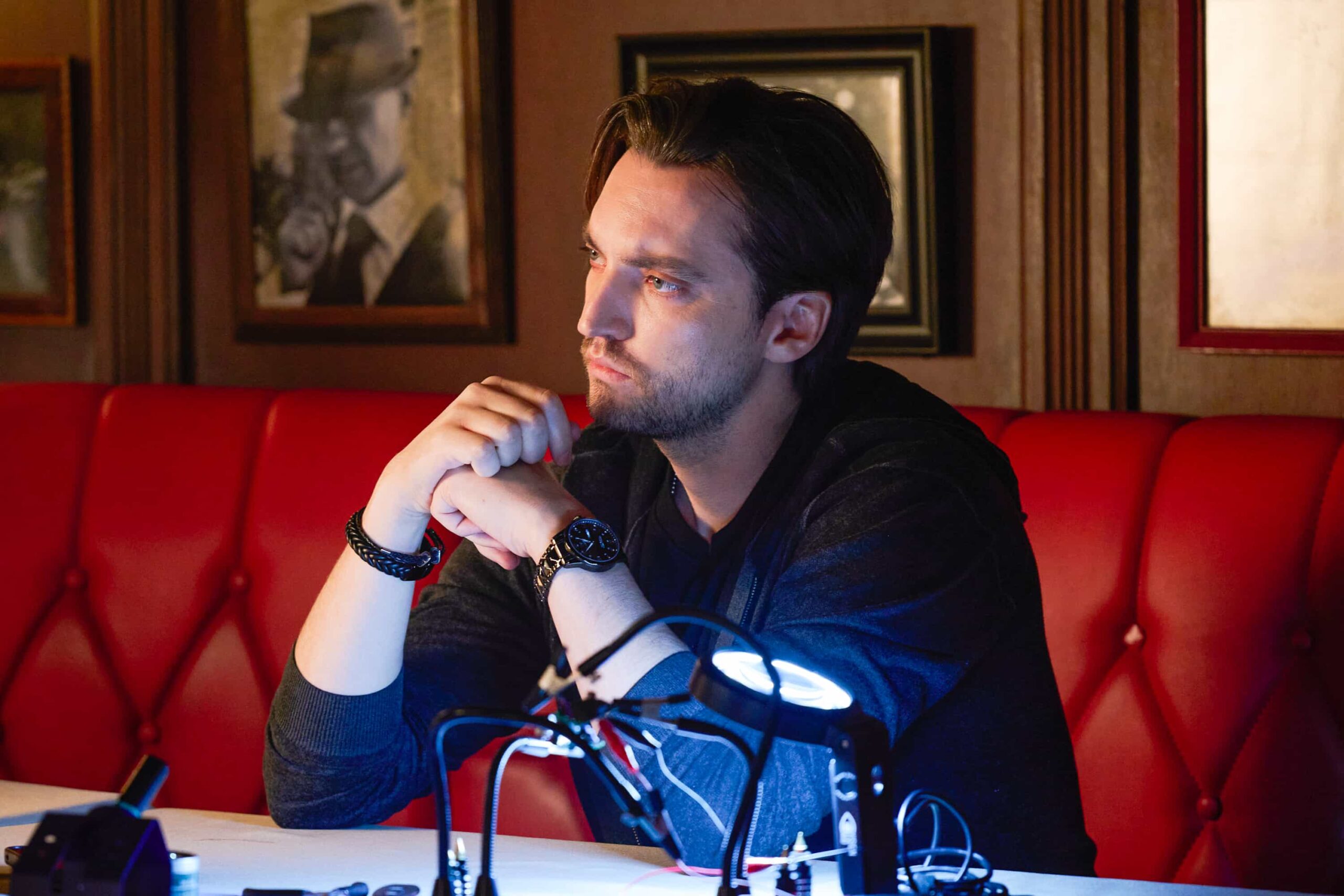 MEMORY OF A KILLER: Richard Harmon in the "Uncle Jacob" episode of MEMORY OF A KILLER airing Monday, Mar. 2 (9:00-10:00 PM ET/PT). © 2026 Fox Media LLC. CR: Christos Kalohoridis / FOX.