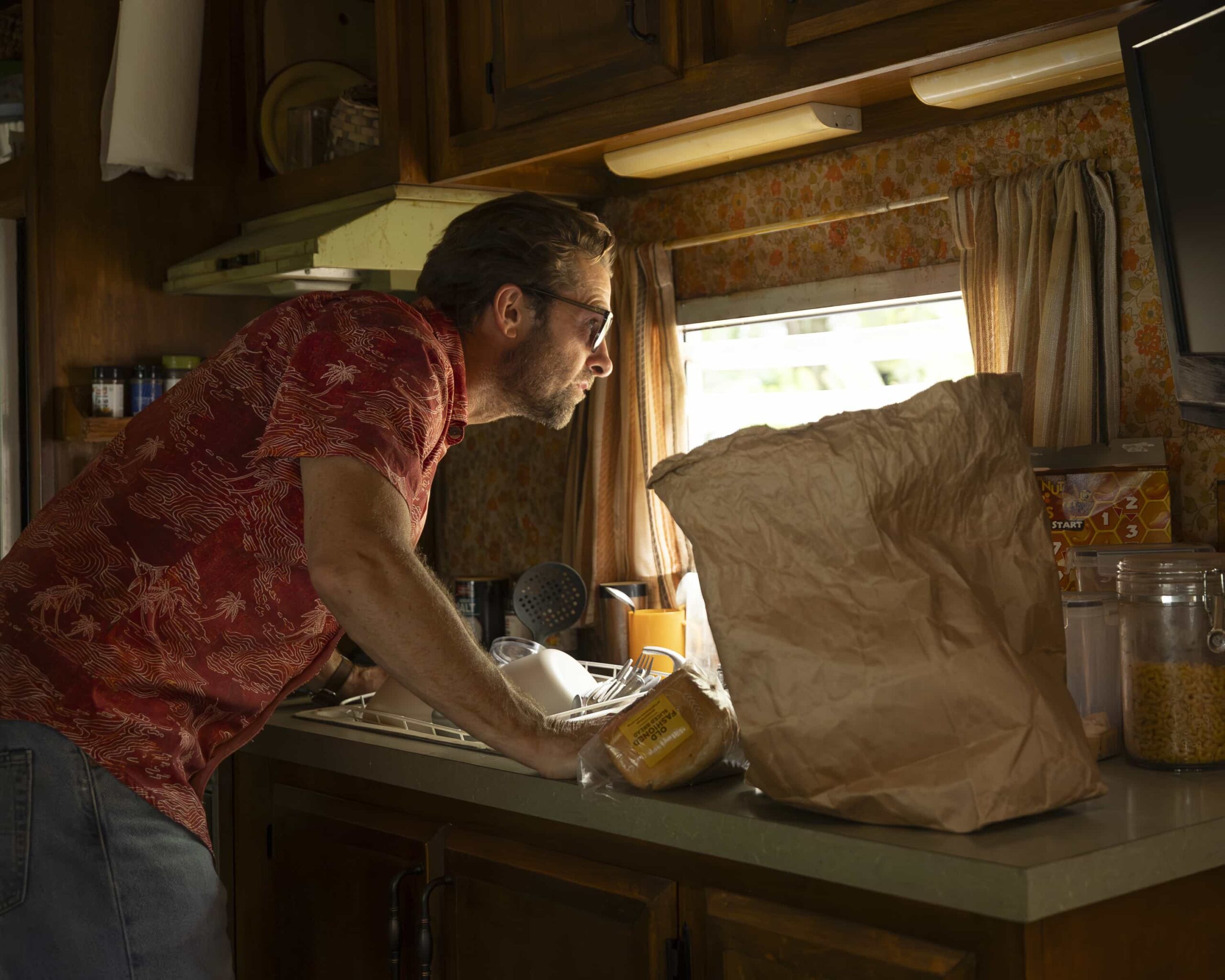 RJ DECKER - “Pilot” - Ex-con photographer RJ Decker becomes a PI in South Florida, solving strange cases with help from his journalist ex, her cop wife, and an enigmatic woman from his past who may help or destroy him. TUESDAY, MARCH 3 (10:00-11:00 p.m. EST) on ABC. (Disney/Dana Hawley) 
SCOTT SPEEDMAN