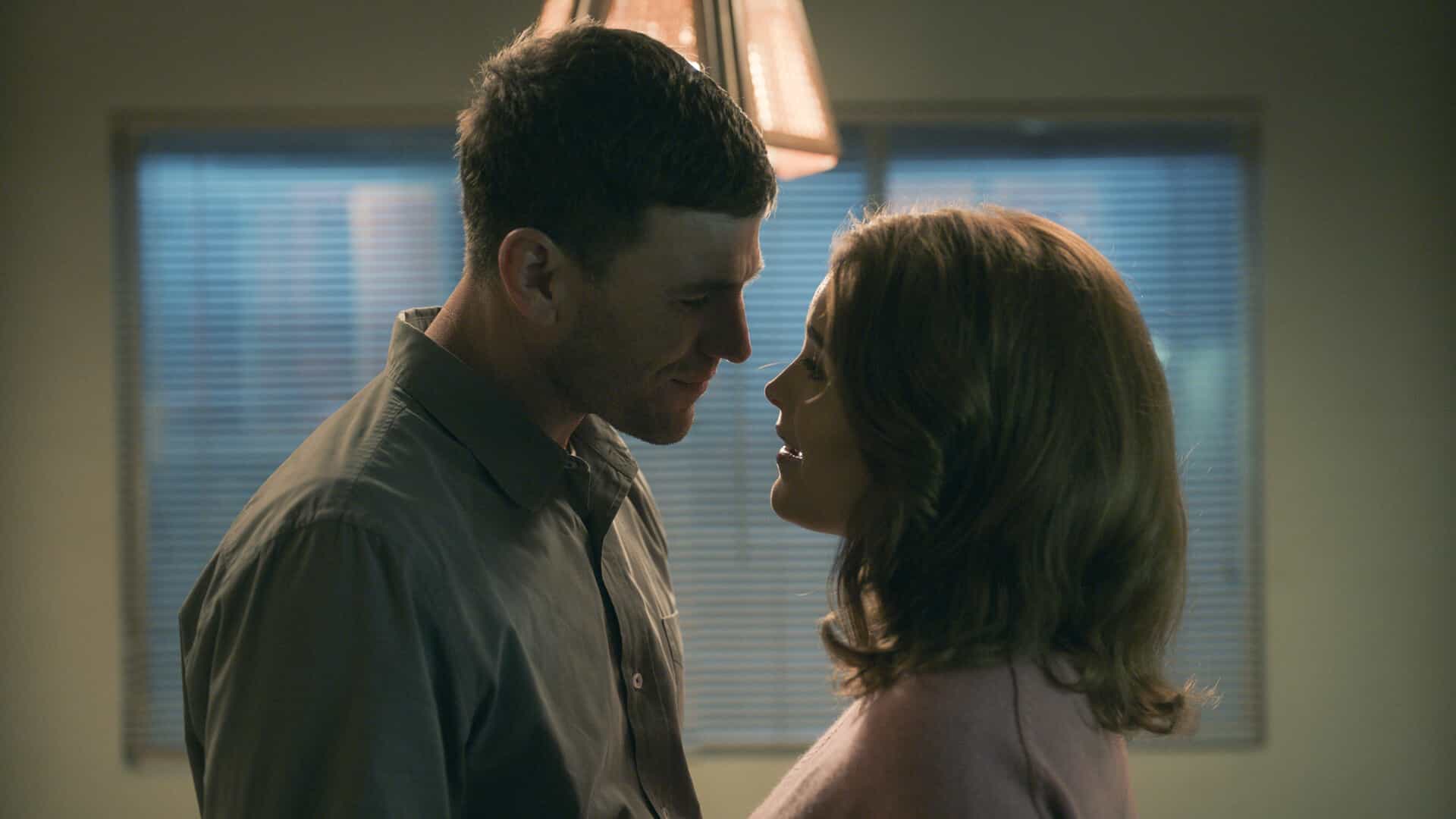 NCIS Origins Season 2 Episode 9 “Fools Rush In” – As the team discovers Gibbs’ drunken Vegas elopement with Diane, the newlyweds contemplate their future. Also, the team investigates a fatal movie theater bombing with a connection to the Pruitt compound where Franks’ brother Mason (guest star Philip Winchester) is staying, on NCIS: ORIGINS, Tuesday, March 3 (9:00-10:00 PM, ET/PT) on the CBS Television Network, and streaming on Paramount+.   Pictured: Kathleen Kenny as Diane Sterling, and Austin Stowell as Leroy Jethro Gibbs.   Photo: CBS ©2025 CBS Broadcasting, Inc. All Rights Reserved. Highest quality screengrab available.