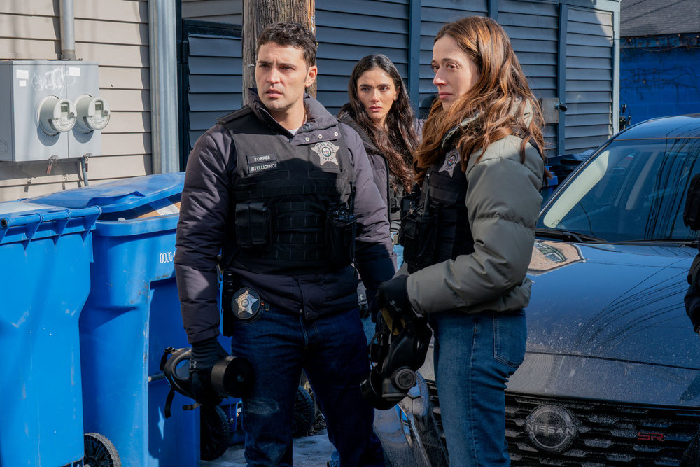 CHICAGO P.D. -- "Reckoning, Part 3" Episode 1313 -- Pictured: (l-r) Benjamin Levy Aguilar as Dante Torres, Arienne Mandi as Eva Imani, Marina Squerciati as Officer Kim Burgess -- (Photo by: Elizabeth Sisson/NBC)