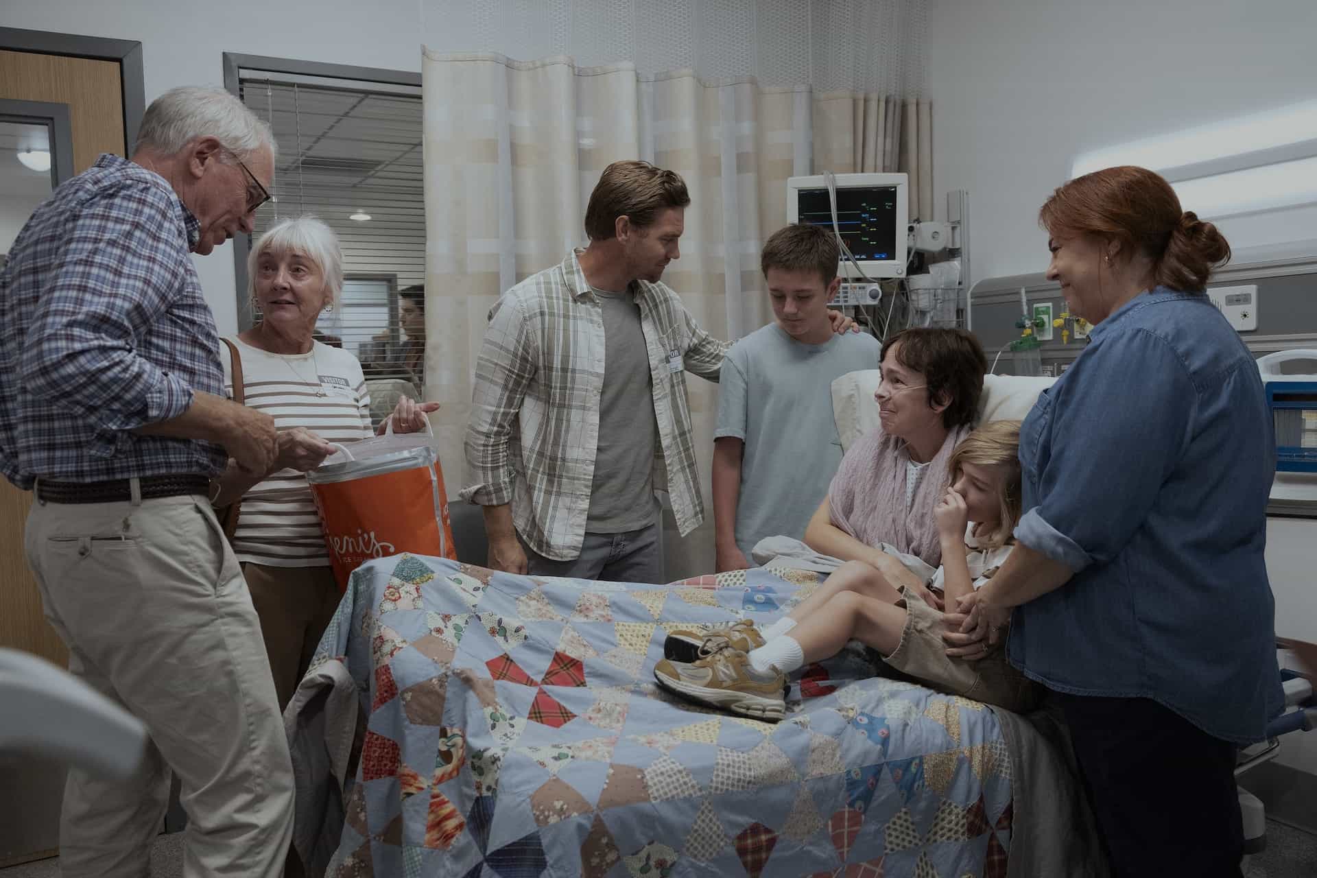 John Getz, Bonita Friedericy, Taylor Handley, Banks Pierce, Brittany Allen, Emmett Moss, Lesley Boone THE PITT Season 2