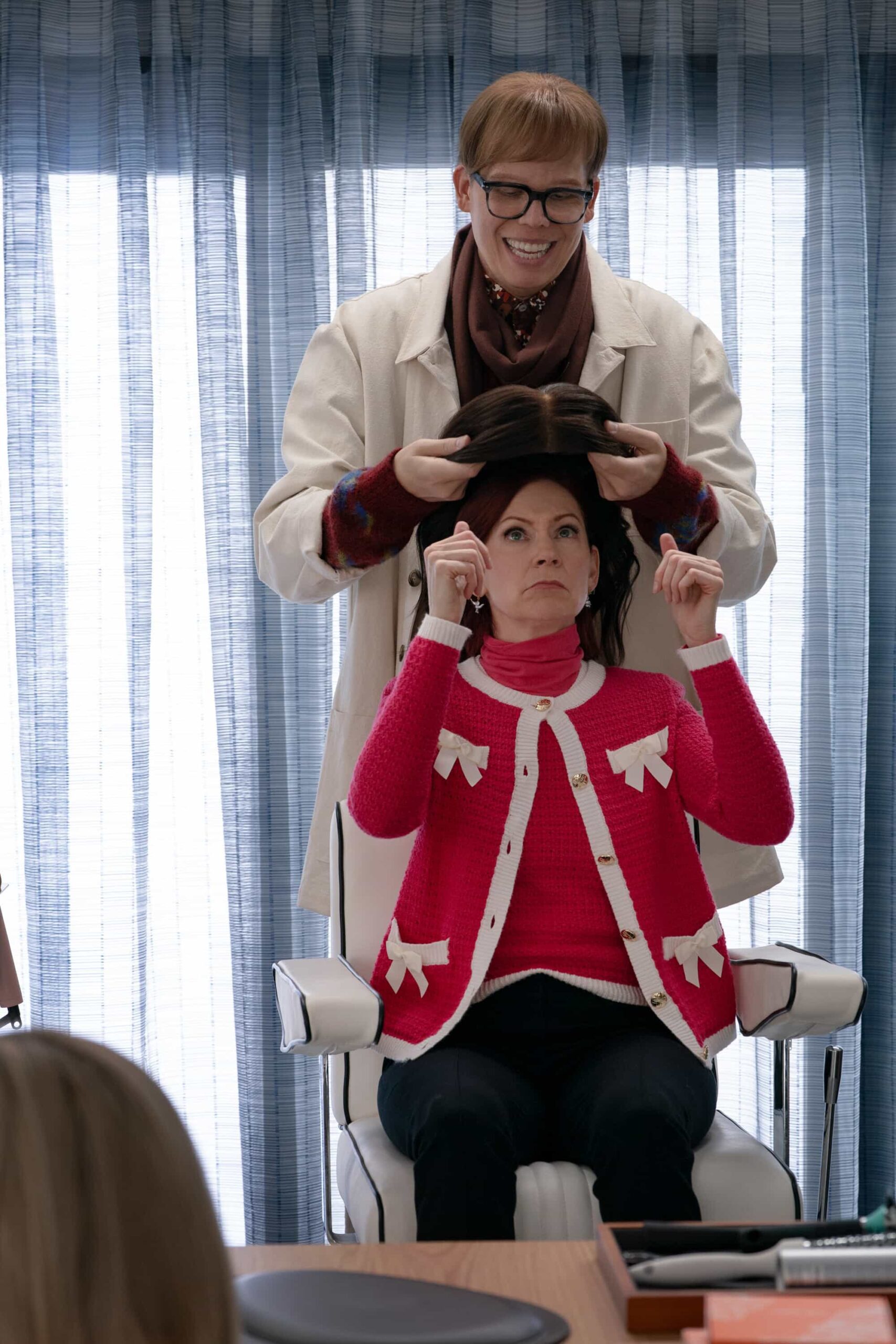 Elsbeth Season 3 Episode 12 “All’s Hair” – When a celebrity wigmaker is murdered, Elsbeth must comb through a tangled mess of suspects – and some drag brunch mayhem – to clip a killer, on ELSBETH, Thursday, March 5 (10:00-11:00 PM, ET/PT) on the CBS Television Network, and streaming on Paramount+  Pictured (L-R):  Jeff Hiller as Felix Weaver and Carrie Preston as Elsbeth Tascioni   Photo: Michael Parmelee/CBS ©2025 CBS Broadcasting, Inc. All Rights Reserved.