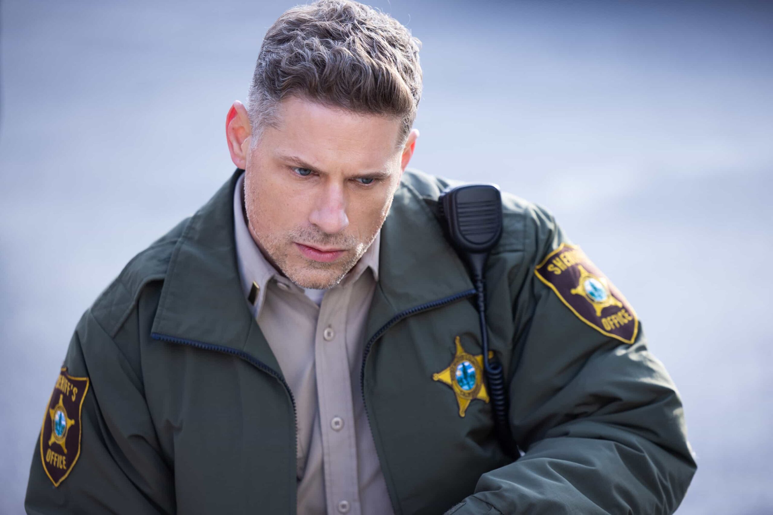 Sheriff Country Season 1 Episode 11 Picture “The Aftermath” – When a courthouse security test ends in a shocking murder, Sheriff Mickey Fox uncovers a dangerous conspiracy reaching deep into Edgewater’s justice system.Pictured: Matt Lauria as Boone. Photo: Darren Goldstein/CBS ©2025 CBS Broadcasting, Inc. All Rights Reserved.