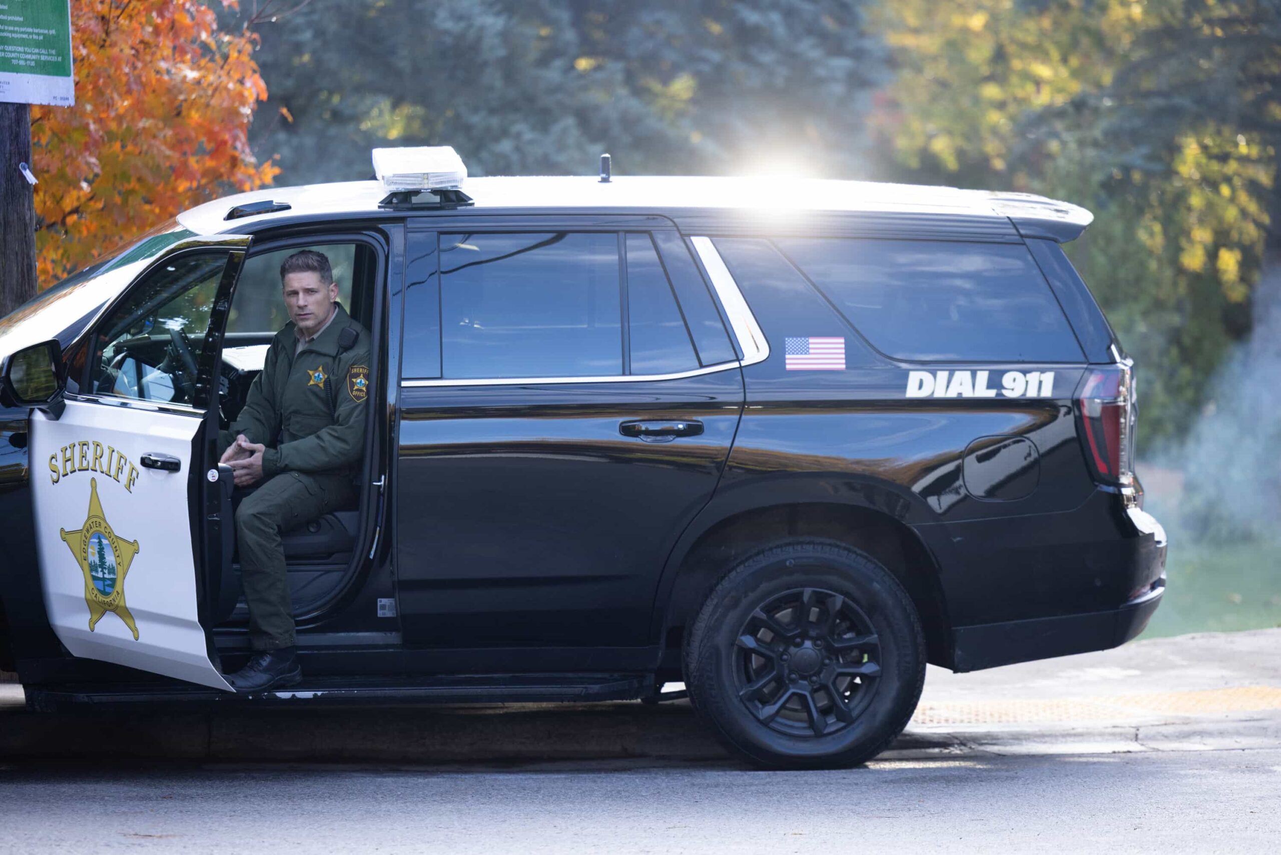 “The Aftermath” – When a courthouse security test ends in a shocking murder, Sheriff Mickey Fox uncovers a dangerous conspiracy reaching deep into Edgewater’s justice system.Pictured: Matt Lauria as Boone. Photo: Darren Goldstein/CBS ©2025 CBS Broadcasting, Inc. All Rights Reserved.