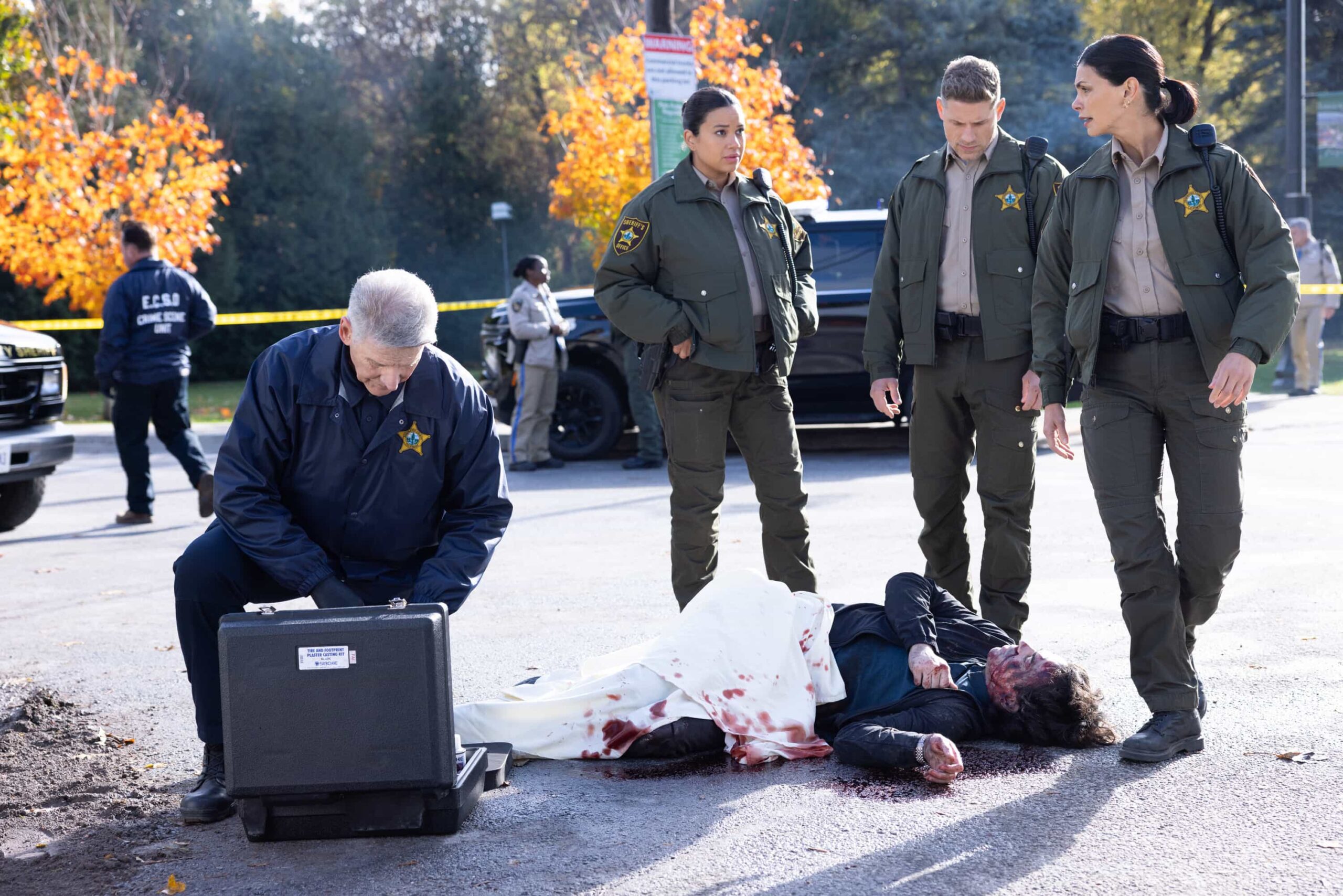 “The Aftermath” – When a courthouse security test ends in a shocking murder, Sheriff Mickey Fox uncovers a dangerous conspiracy reaching deep into Edgewater’s justice system.Pictured: Michele Weaver as Cassidy Campbell, Matt Lauria as Boone, Hunter Cardinal as Theo and Morena Baccarin as Sheriff Mickey Fox. Photo: Darren Goldstein/CBS ©2025 CBS Broadcasting, Inc. All Rights Reserved.