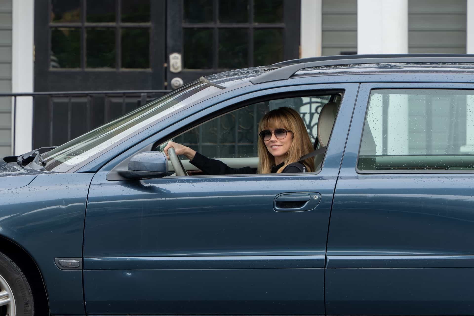 Linda Cardellini DTF ST. LOUIS Season 1 Episode 2