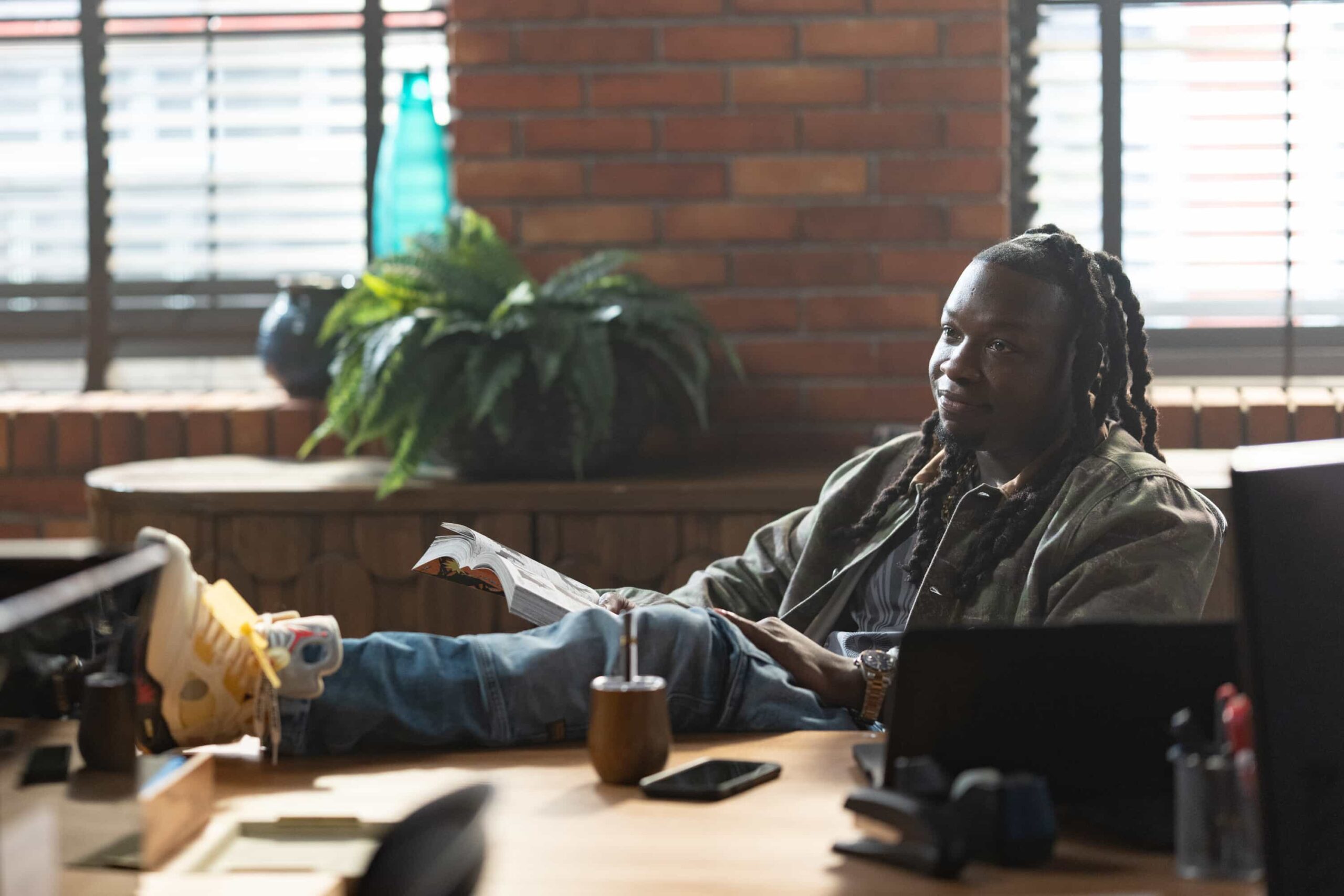 “To the Bone” – When an 18-year-old goes missing from his family’s restaurant, Colter uncovers the teen’s underground fake ID business and the secret life he’s been hiding from his parents.Pictured: Chris Lee as Randy. Photo: Darko Sikman/CBS ©2025 CBS Broadcasting, Inc. All Rights Reserved.