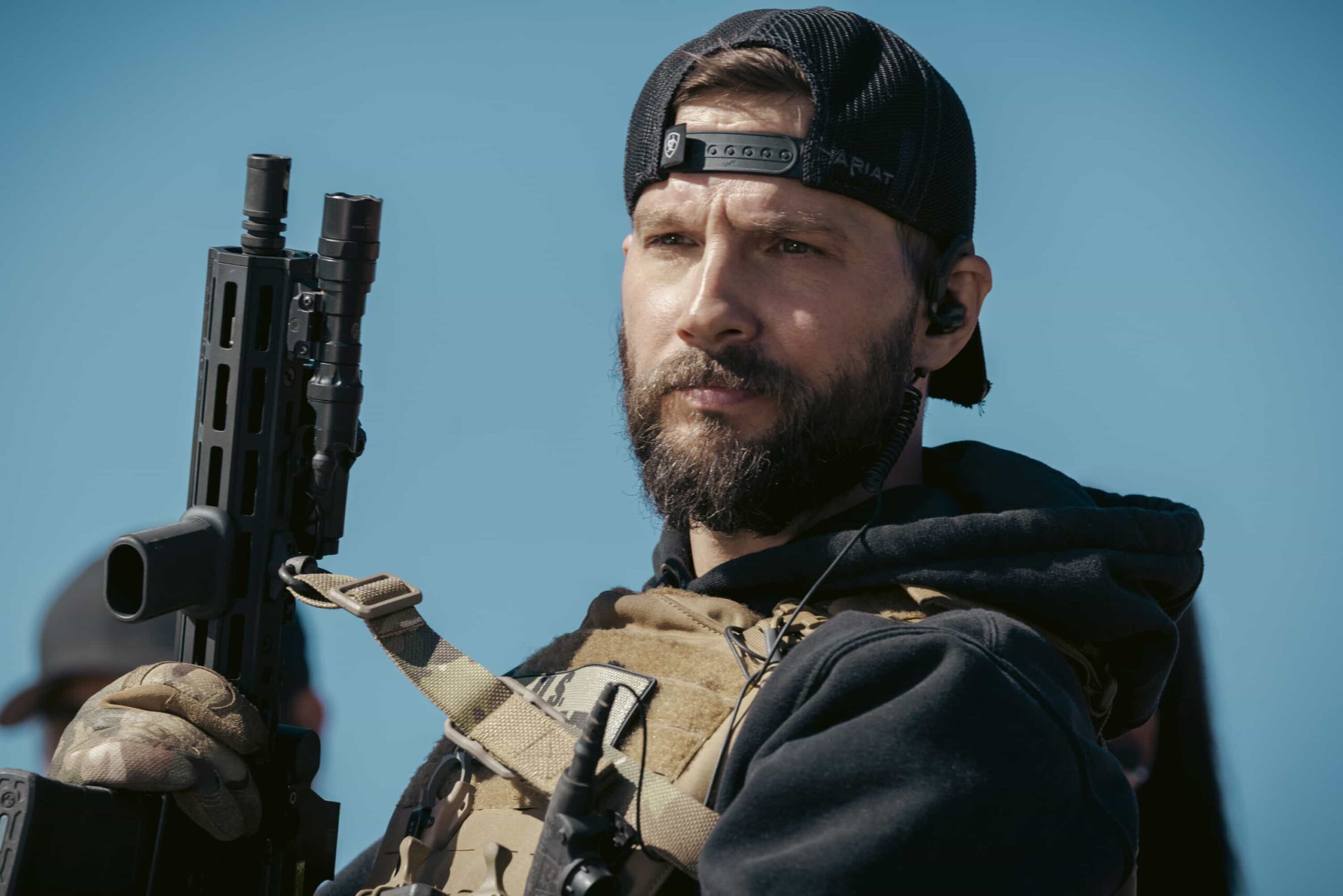 “Zone of Death” – As Kayce tries to embrace his new beginning, a Marshals op to stop a domestic terror attack lands him in a valley of buried Dutton family skeletons. While confronting his past, he must also learn to ingratiate himself with his new Marshals teammates, on MARSHALS, Sunday, March 8 (8:00-9:00 PM, ET/PT). Pictured: Logan Marshall-Green as Pete Calvin. Photo: Sonja Flemming/CBS ©2025 CBS Broadcasting, Inc. All Rights Reserved.