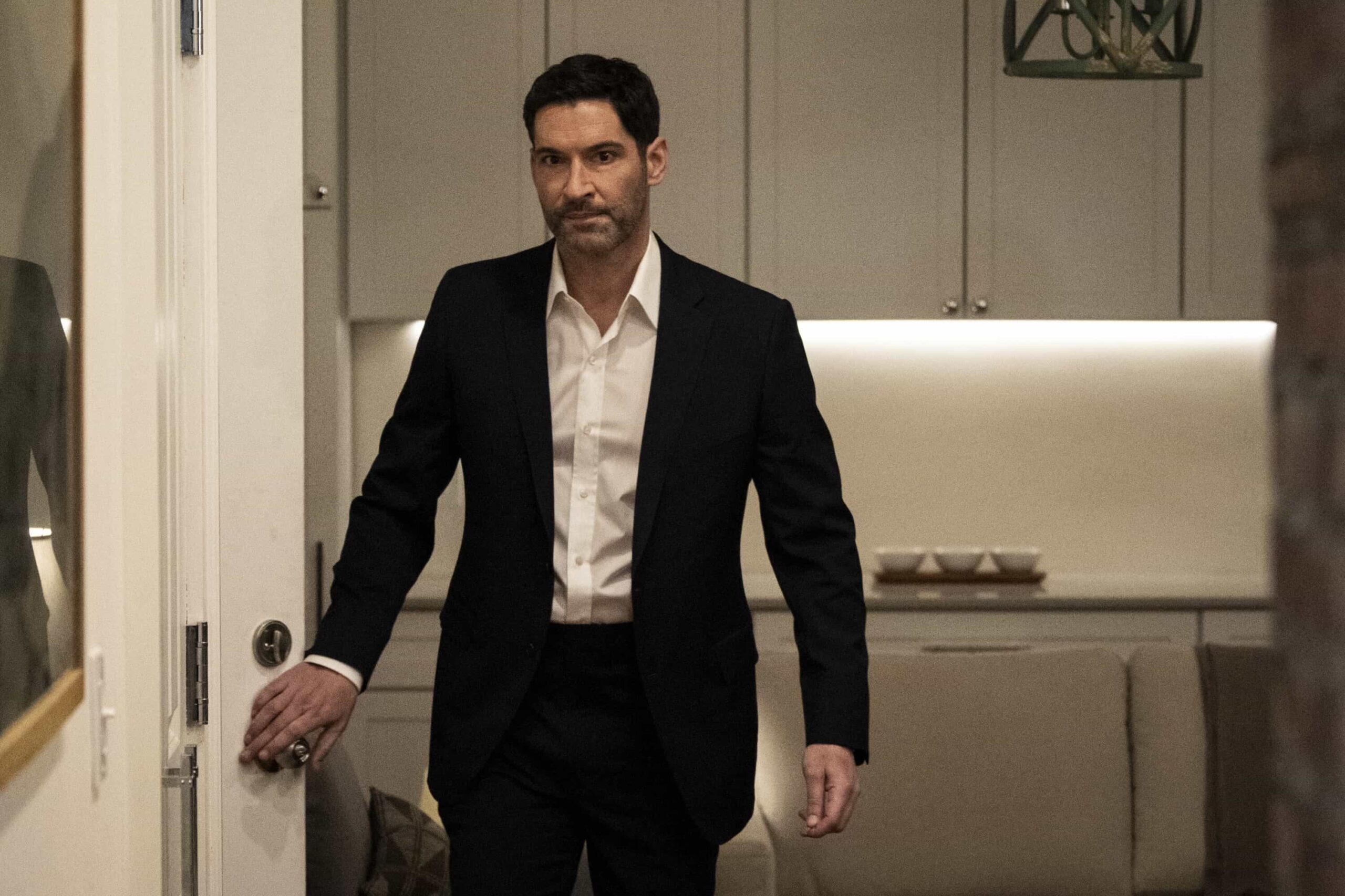 CIA Season 1 Episode 3 Image “Bridge of Lies” – When a deeply embedded U.S. intelligence officer is detained in Hong Kong, Nikki insists on traveling there to bring him home. But when her cover is blown, the team must work tirelessly to get her back to New York, on CIA, Monday, March 9 (10:00-11:00 PM, ET/PT). Pictured: Tom Ellis as CIA Case Officer Colin Glass. Photo: Mark Schafer/CBS ©2026 CBS Broadcasting, Inc. All Rights Reserved.