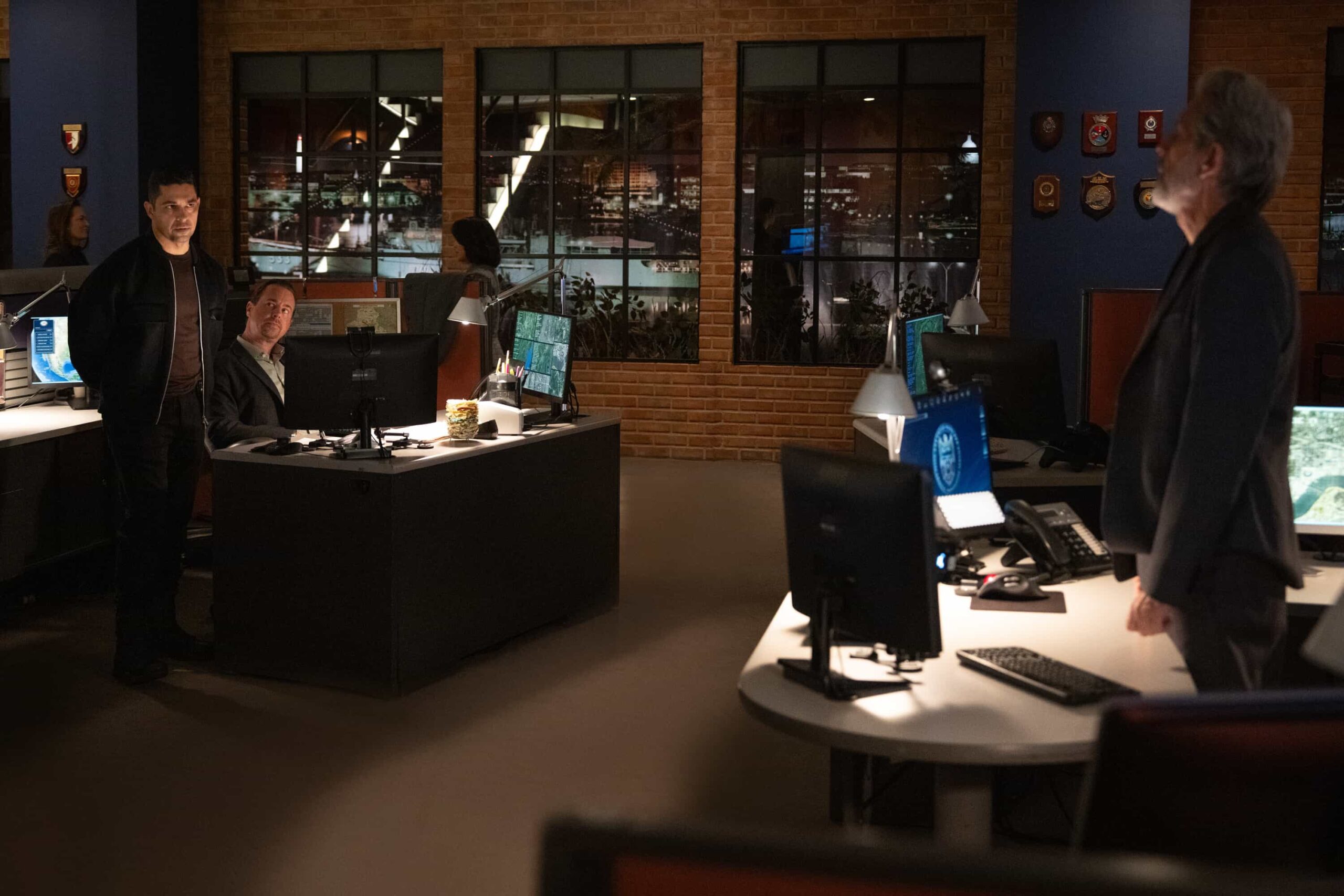 NCIS Season 23 Episode 11 “Army of One” – When a desperate man barricades himself inside an ammo warehouse, Knight is the only negotiator he’ll talk to, claiming she once saved him before. As explosives tick and trust frays, Knight clashes with the CID officer running the standoff, each convinced theirs is the only way out, on the CBS Original series NCIS, Tuesday, March 10 (8:00-9:00 PM, ET/PT) on the CBS Television Network, and streaming on Paramount+  Pictured (L-R): Wilmer Valderrama as Special Agent Nicholas “Nick” Torres, Sean Murray as Special Agent Timothy McGee, and Gary Cole as Special Agent Alden Parker  Photo: Robert Voets/CBS ©2025 CBS Broadcasting, Inc. All Rights Reserved.