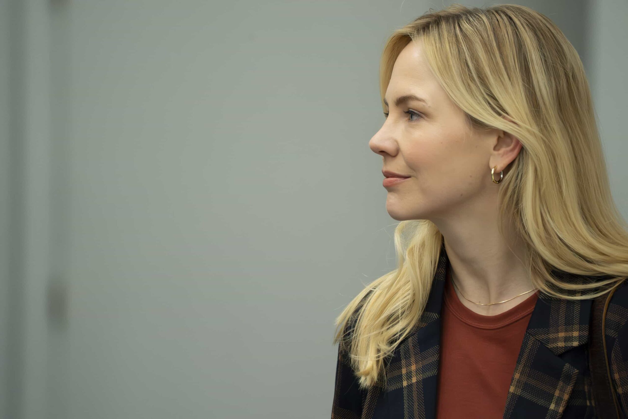 R.J. DECKER Season 1 Episode 2 Promo - “Twenty Pounds of Clem in a Ten-Pound Bag” - Wish enlists RJ’s help on a bizarre case when his late cellmate’s son is wrongly accused of murder. TUESDAY, MARCH 10 (10:00-11:00 p.m. EDT) on ABC. (Disney/John Merrick) 
ADELAIDE CLEMENS