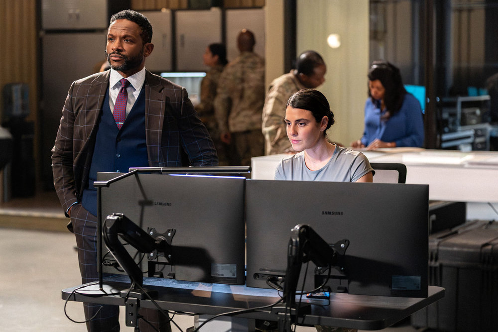 THE HUNTING PARTY -- "Sidney Fairfax" Episode 207 -- Pictured: (l-r) Luke Forbes as Jonathan Peck, Sara Garcia as Jennifer Morales -- (Photo by: Ralph Bavaro/NBC)