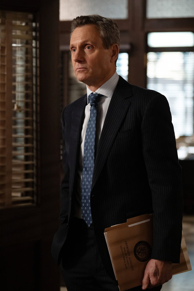 LAW & ORDER Season 25 Episode 15 Promo-- "Bright Lights" Episode 25015 -- Pictured: Tony Goldwyn as District Attorney Nicholas Baxter -- (Photo by: Virginia Sherwood/NBC)
