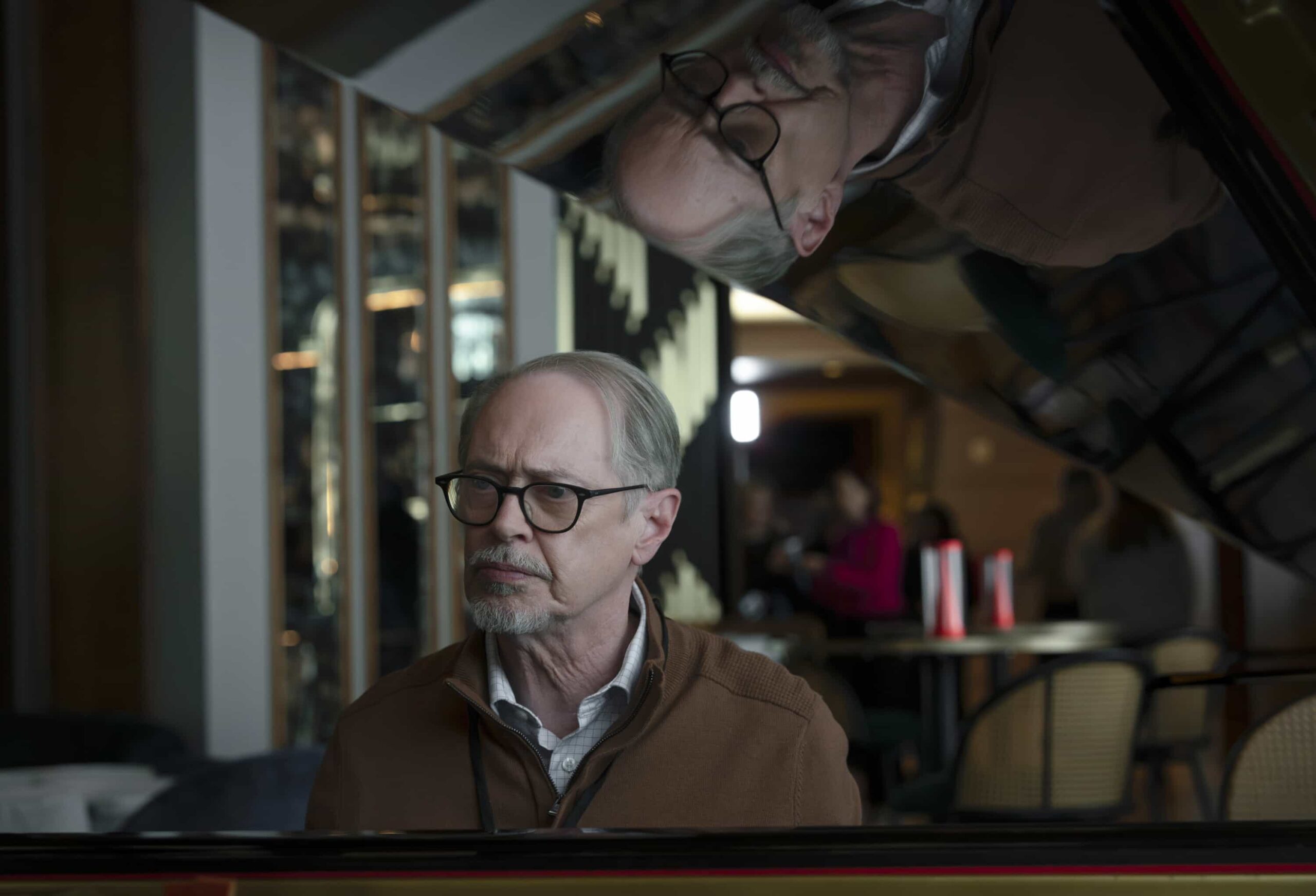 “Murder Six Across” – After the famed editor of the daily puzzle is murdered at the annual crossword championship, Elsbeth infiltrates the world of elite puzzle solvers to find the champion who will do whatever it takes to win, on ELSBETH, Thursday, March 12 (10:00-11:00 PM, ET/PT) on the CBS Television Network, and streaming on Paramount+    Pictured: Steve Buscemi as Simon Craigie     Photo: Michael Parmelee/CBS ©2025 CBS Broadcasting, Inc. All Rights Reserved.