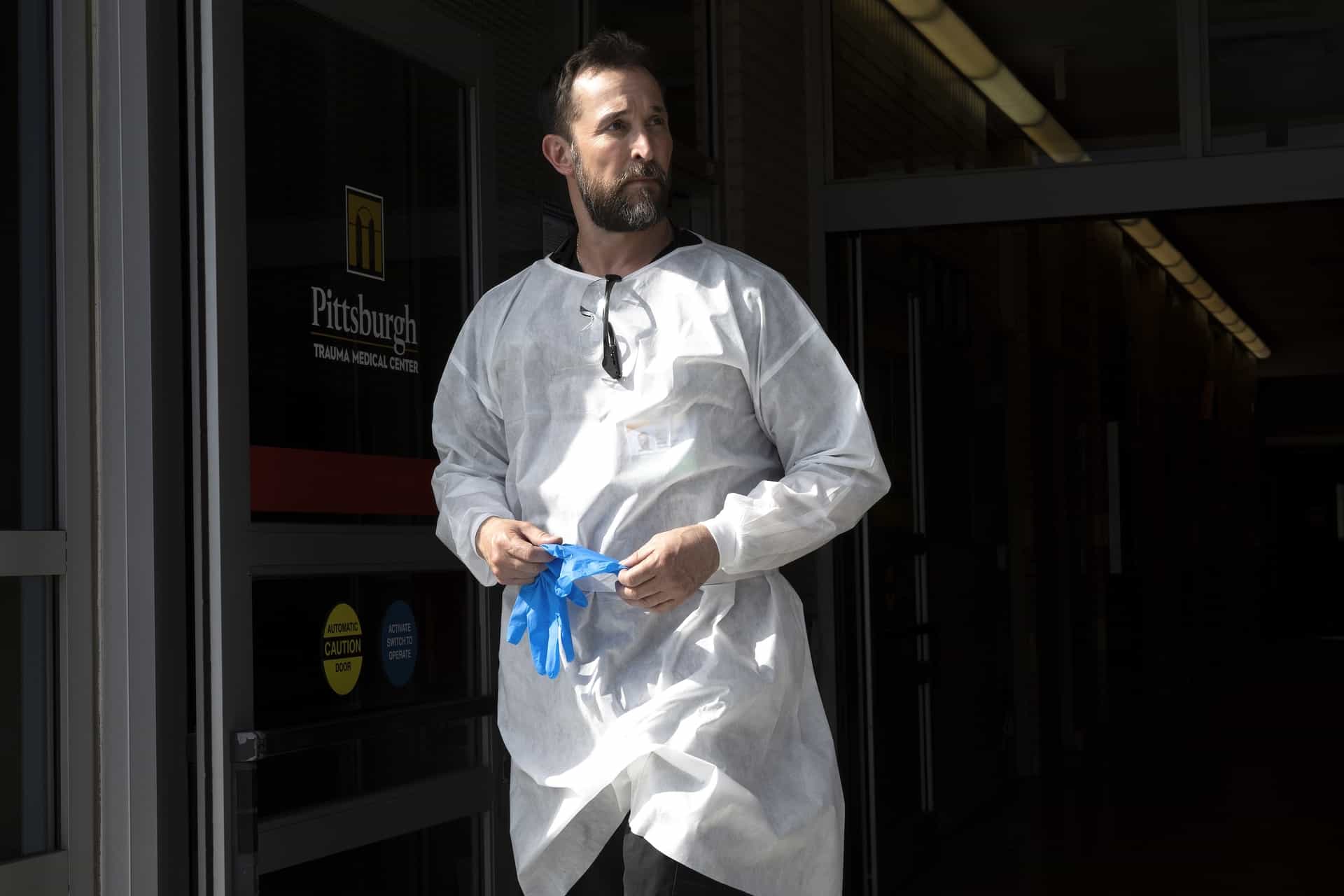 the pitt season 2 episode 10 noah-wyle_1