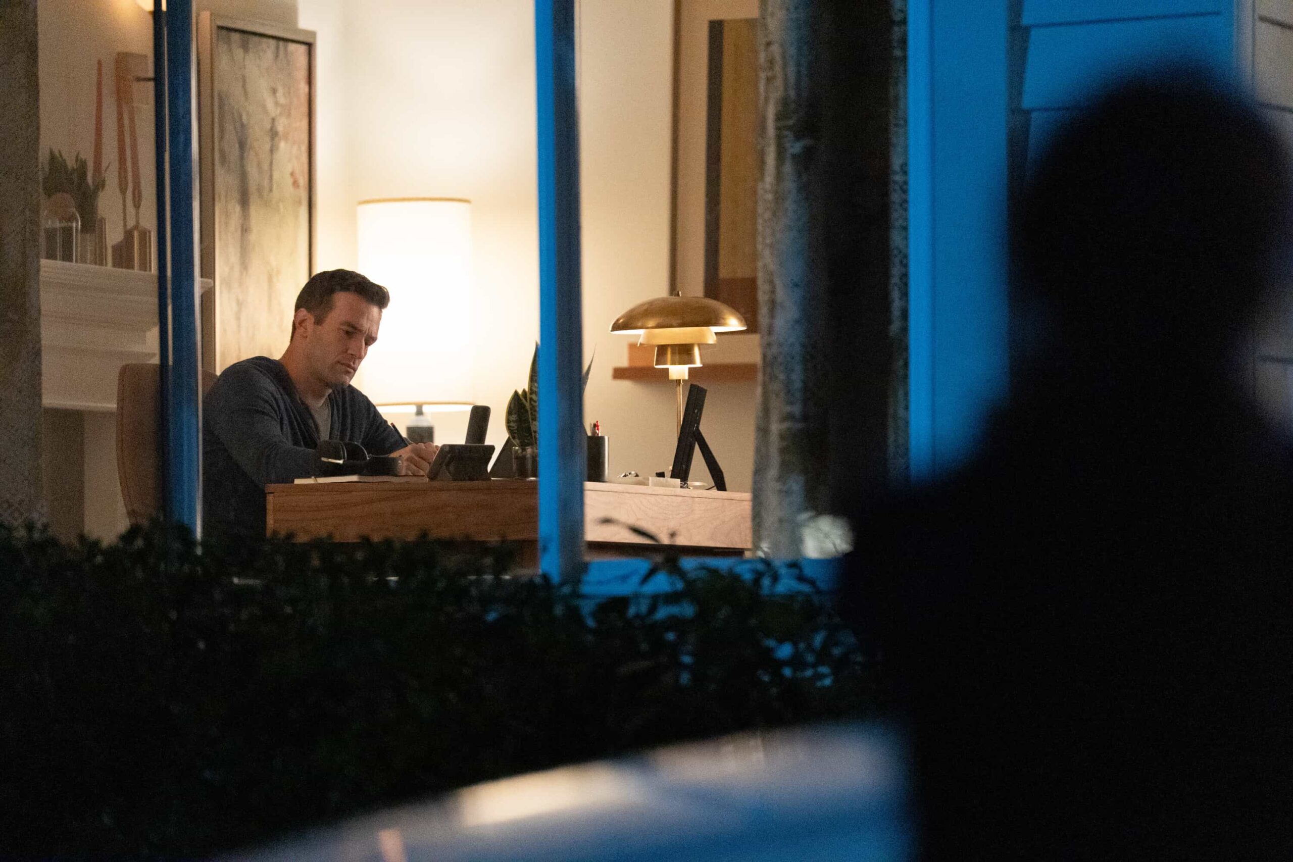 “Do No Harm” – When a doctor vanishes after her shift, Colter uncovers a trail of stolen drugs and disguises revealing a calculated revenge plot, on TRACKER  Pictured: Andy Favreau as Victor. Photo: Darko Sikman/CBS ©2025 CBS Broadcasting, Inc. All Rights Reserved.