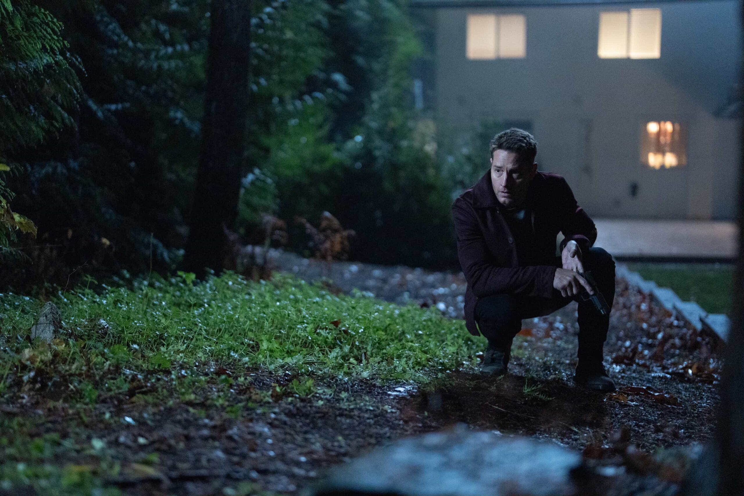 “Do No Harm” – When a doctor vanishes after her shift, Colter uncovers a trail of stolen drugs and disguises revealing a calculated revenge plot, on TRACKER  Pictured: Justin Hartley as Colter Shaw. Photo: Darko Sikman/CBS ©2025 CBS Broadcasting, Inc. All Rights Reserved.