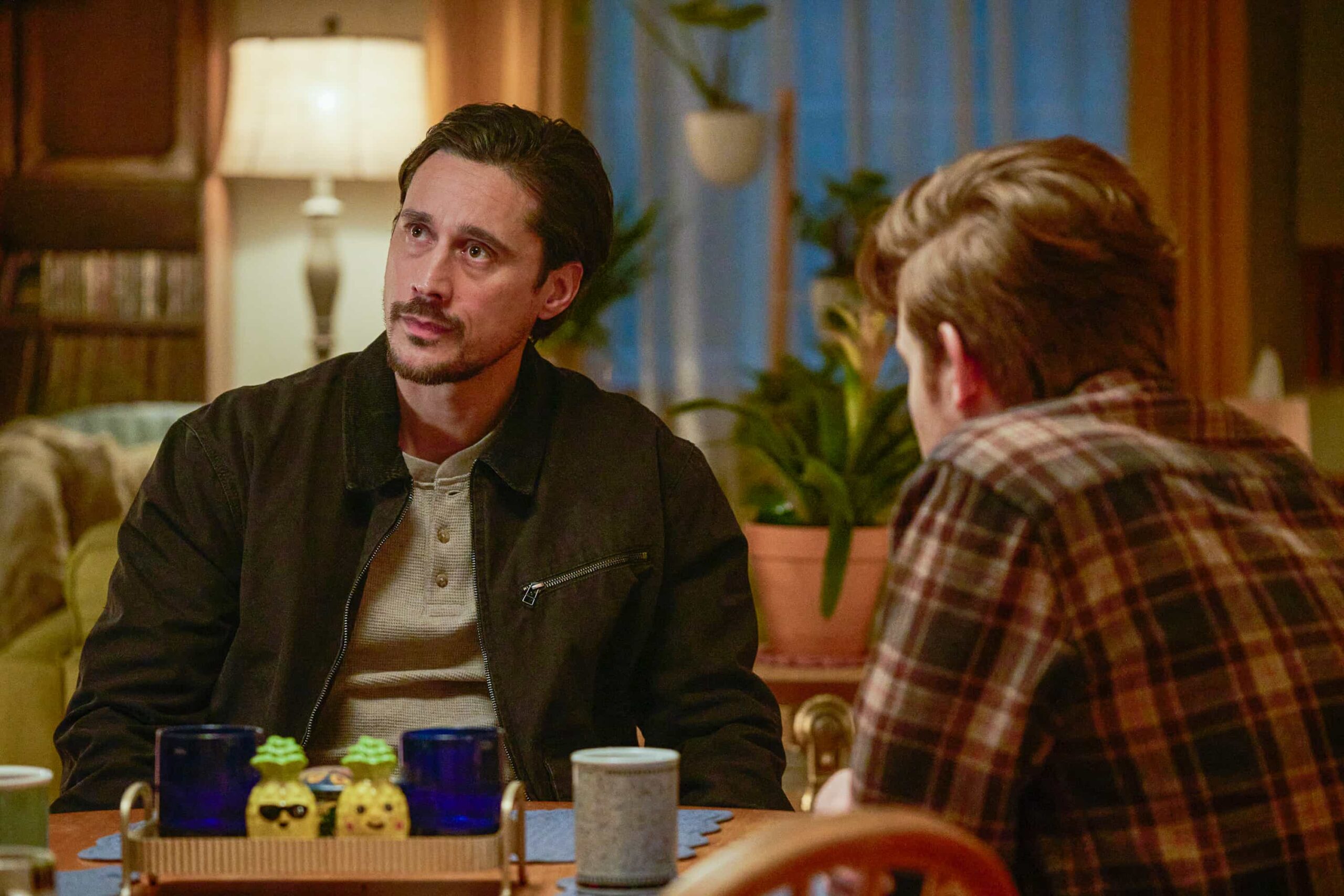 MEMORY OF A KILLER Season 1 Episode 7 Still : Peter Gadiot (L) in the "Dr. Parks" episode of MEMORY OF A KILLER airing Monday, Mar. 16 (9:00-10:00 PM ET/PT). © 2026 Fox Media LLC. CR: Christos Kalohoridis / FOX.
