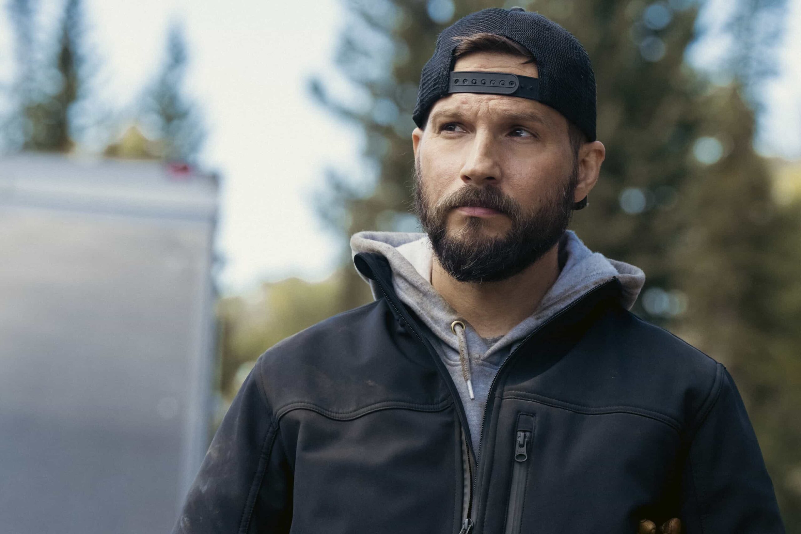 Marshals Season 1 Episode 4 Picture "The Gathering Storm" -- CBS Original Series MARSHALS, scheduled to air on Sunday, March 22 (8:00-9:00 PM ET/8:00-9:00 PM PT). Pictured: Logan Marshall-Green as Pete Calvin. Photo: Christopher Saunders/CBS ©2025 CBS Broadcasting, Inc. All Rights Reserved.