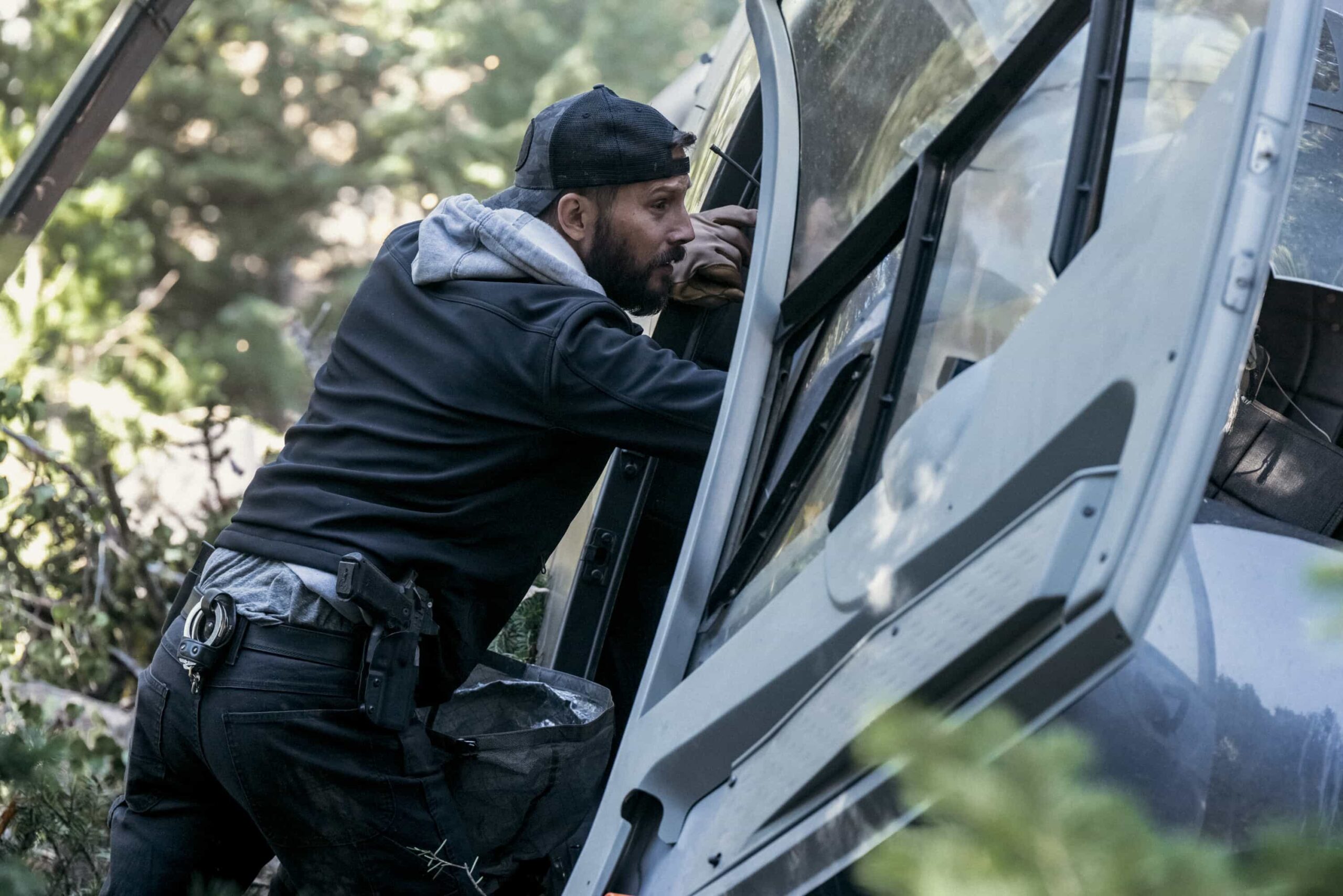 Marshals Season 1 Episode 4 Still "The Gathering Storm" -- CBS Original Series MARSHALS, scheduled to air on Sunday, March 22 (8:00-9:00 PM ET/8:00-9:00 PM PT). Pictured: Logan Marshall-Green as Pete Calvin. Photo: Christopher Saunders/CBS ©2025 CBS Broadcasting, Inc. All Rights Reserved.