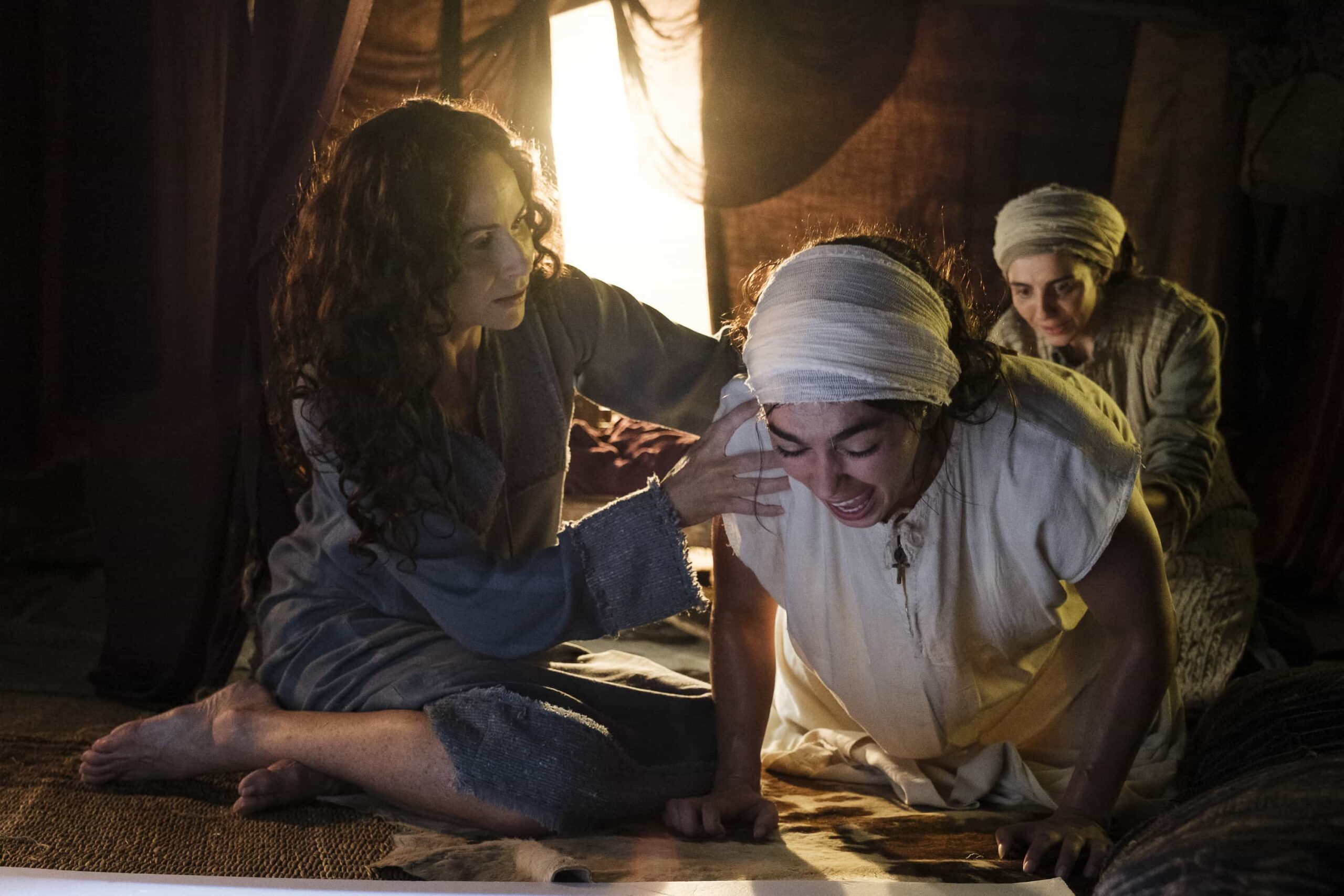 The Faithful: Women of the Bible Episode 1 Image :   L-R: Minnie Driver and Natacha Karam in "The Woman Who Bowed to No One/The Woman Who Spoke to God" two episode presentation of THE FAITHFUL airing Sunday, March 22 (8:00-10:00 PM ET/PT) on FOX. CR: FOX. © 2026 FOX Media LLC.