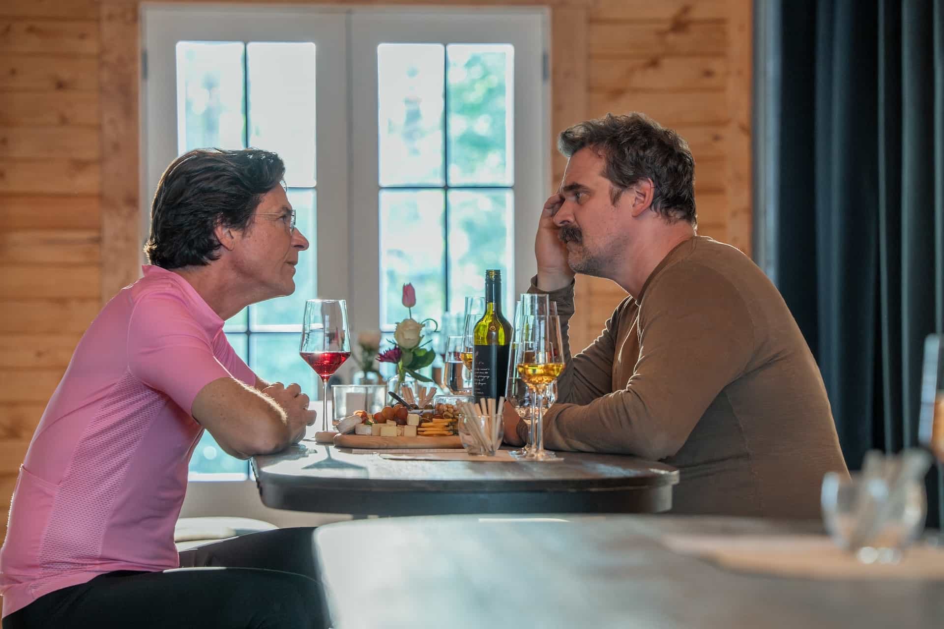 Jason Bateman, David Harbour DTF ST. LOUIS Season 1 Episode 4