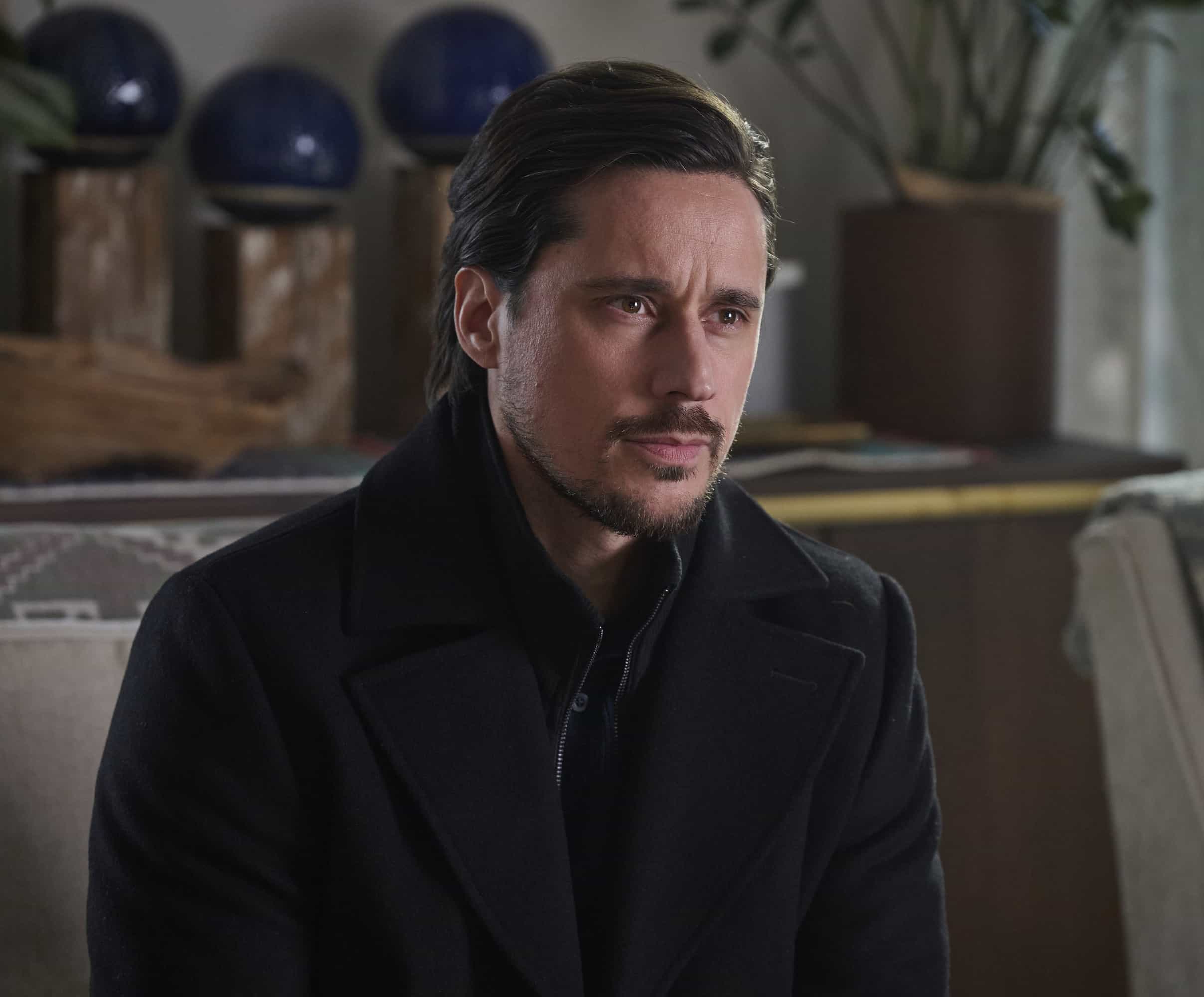 Memory Of A Killer Season 1 Episode 8 Promo : Peter Gadiot in the "Tailored by Fabroni" episode of MEMORY OF A KILLER airing Monday, Mar. 23 (9:00-10:00 PM ET/PT). © 2026 Fox Media LLC. CR: Christos Kalohoridis / FOX.