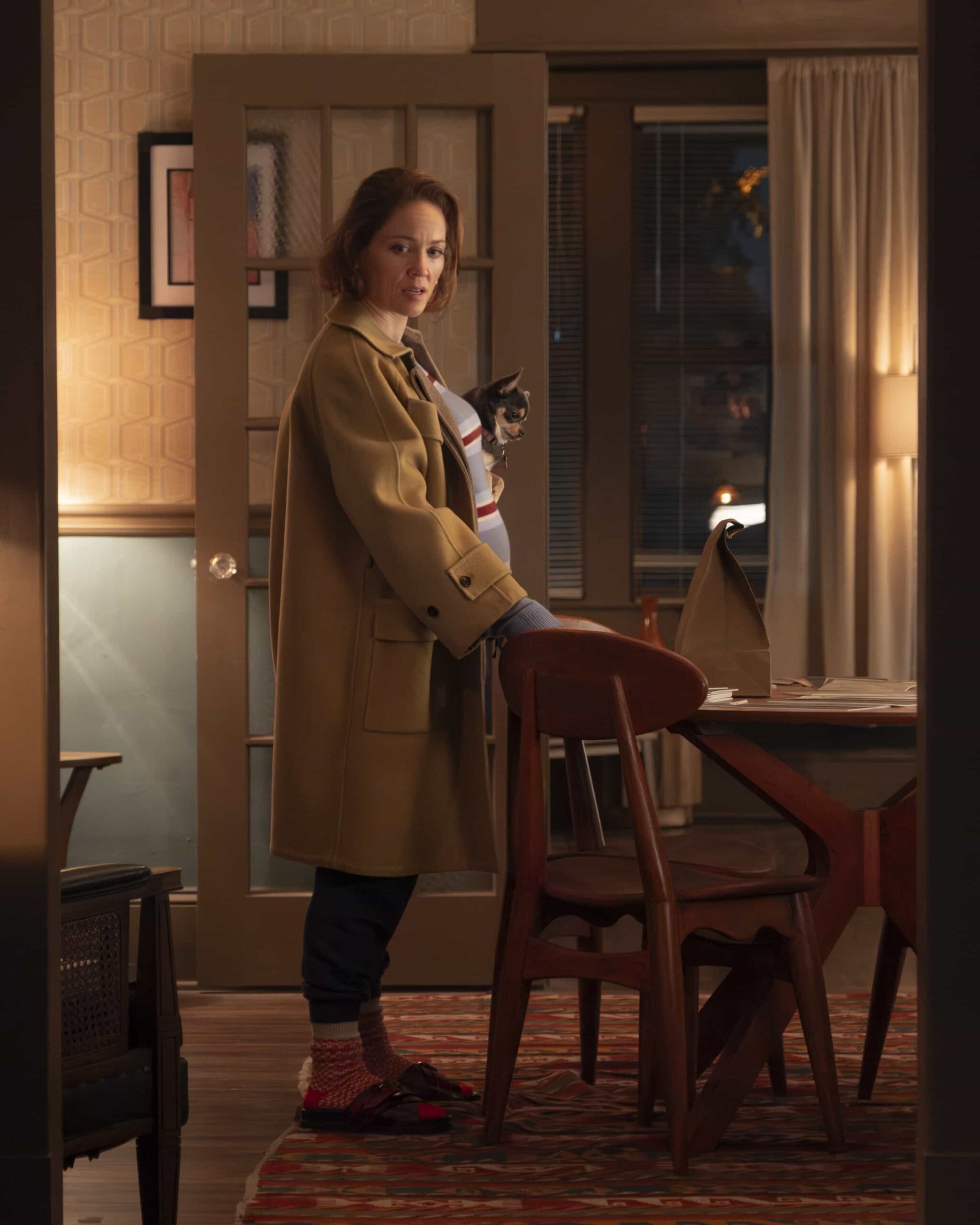 Imagen del episodio 12 de la temporada 4 de WILL TRENT: “Lo escucho ahora, fui bueno”: Will se pone ansioso por saber el paradero de su tío y recibe apoyo emocional de Angie. Mientras tanto, el asesinato de un famoso director, al que se le encuentran crípticas pistas musicales, lleva a Ormewood, Faith y Franklin al mundo de la Sinfónica de Atlanta. MARTES 24 DE MARZO (8:00-9:00 pm EDT) en ABC. (Disney/Wilford Harewood) ERIKA CHRISTENSEN