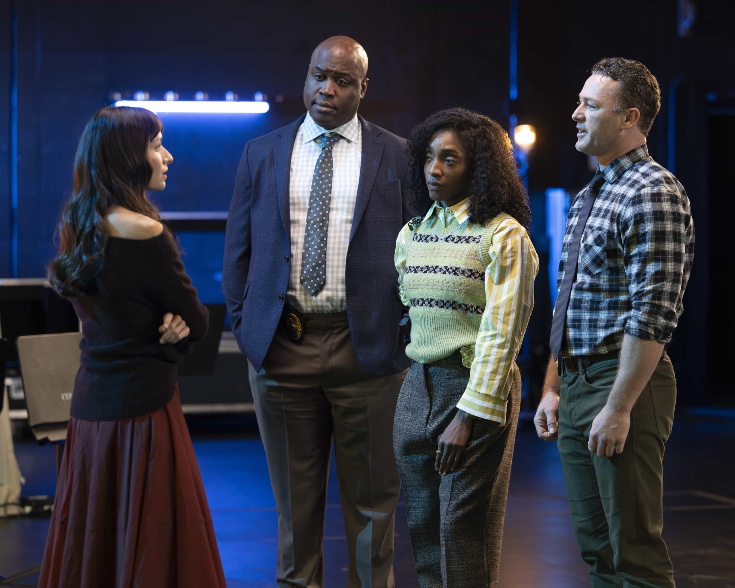 WILL TRENT Temporada 4 Episodio 12 Aún así - “Lo escucho ahora, estuve bien” - Will se pone ansioso por saber el paradero de su tío y recibe apoyo emocional de Angie. Mientras tanto, el asesinato de un famoso director, al que se le encuentran crípticas pistas musicales, lleva a Ormewood, Faith y Franklin al mundo de la Sinfónica de Atlanta. MARTES 24 DE MARZO (8:00-9:00 pm EDT) en ABC. (Disney/Matt Miller) GRACE PALMER, KEVIN DANIELS, IANTHA RICHARDSON, JAKE MCLAUGHLIN