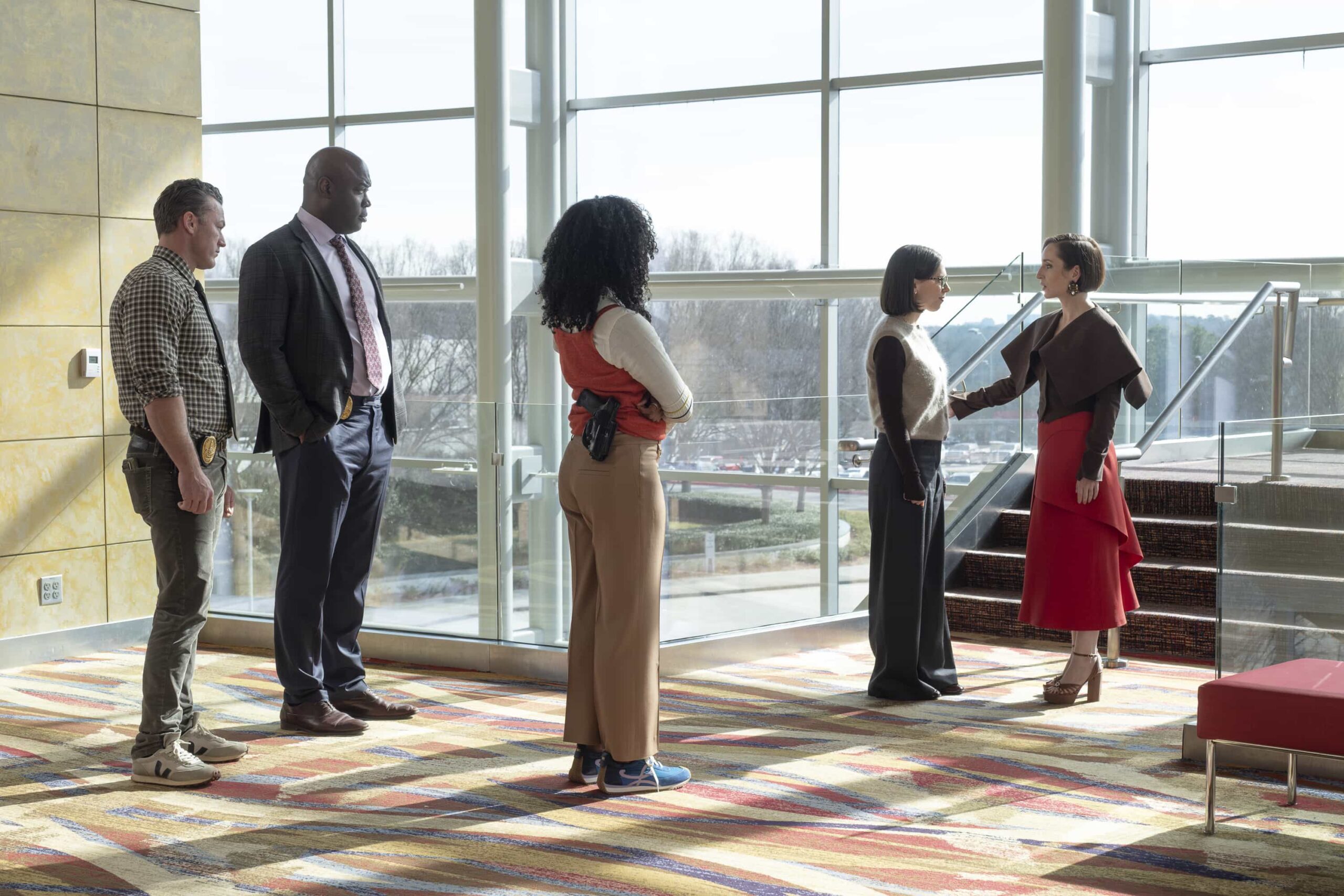 WILL TRENT - “Lo escucho ahora, fui bueno” - Will se pone ansioso por el paradero de su tío y recibe apoyo emocional de Angie. Mientras tanto, el asesinato de un famoso director, al que se le encuentran crípticas pistas musicales, lleva a Ormewood, Faith y Franklin al mundo de la Sinfónica de Atlanta. MARTES 24 DE MARZO (8:00-9:00 pm EDT) en ABC. (Disney/Wilford Harewood) JAKE MCLAUGHLIN, KEVIN DANIELS, MELANIE BROOK, ZOE LISTER JONES