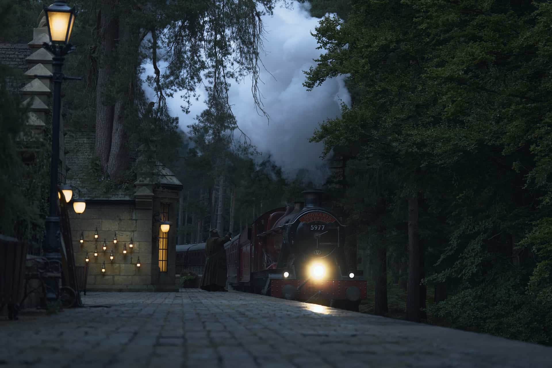 Hogwarts Express HARRY POTTER AND THE PHILOSOPHER'S STONE
