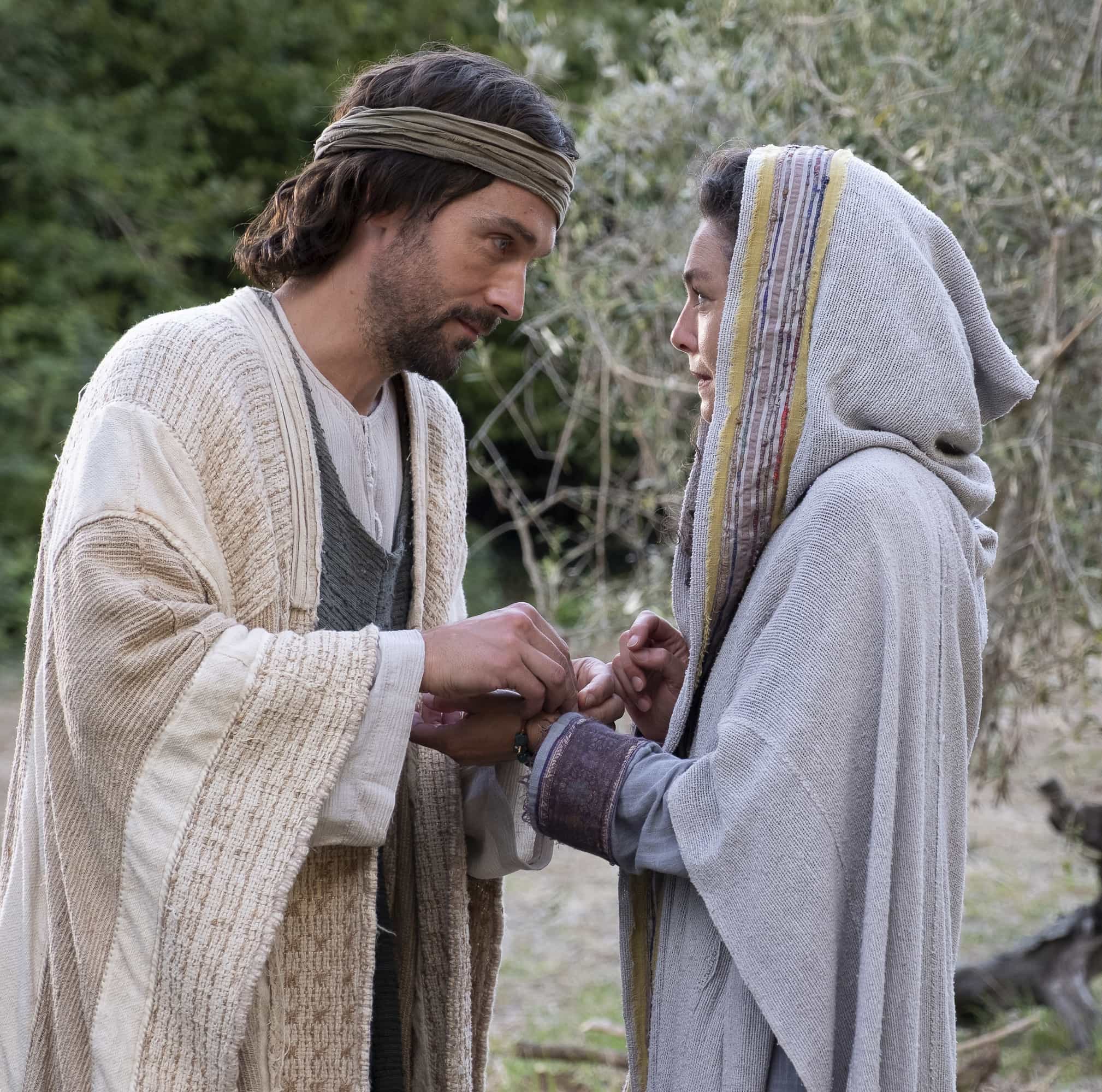THE FAITHFUL: L-R: Tom Mison and Alexa Davalos in "The Woman Who Risked Everything" two episode presentation of THE FAITHFUL airing Sunday, March 29 (8:00-10:00 PM ET/PT) on FOX. CR: FOX. © 2026 FOX Media LLC.
