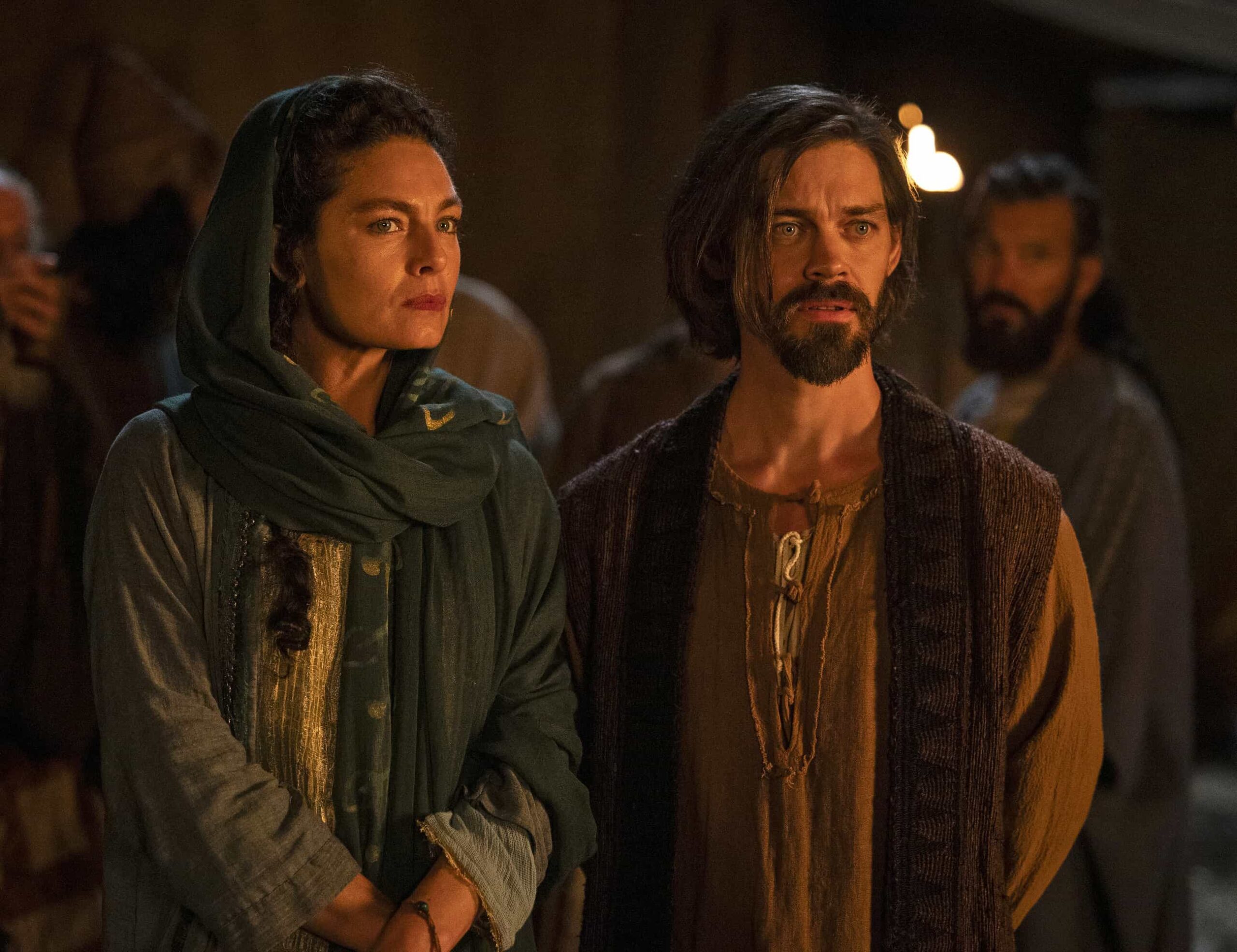 THE FAITHFUL: L-R: Alexa Davalos and Tom Payne in "The Woman Who Risked Everything" two episode presentation of THE FAITHFUL airing Sunday, March 29 (8:00-10:00 PM ET/PT) on FOX. CR: FOX. © 2026 FOX Media LLC.