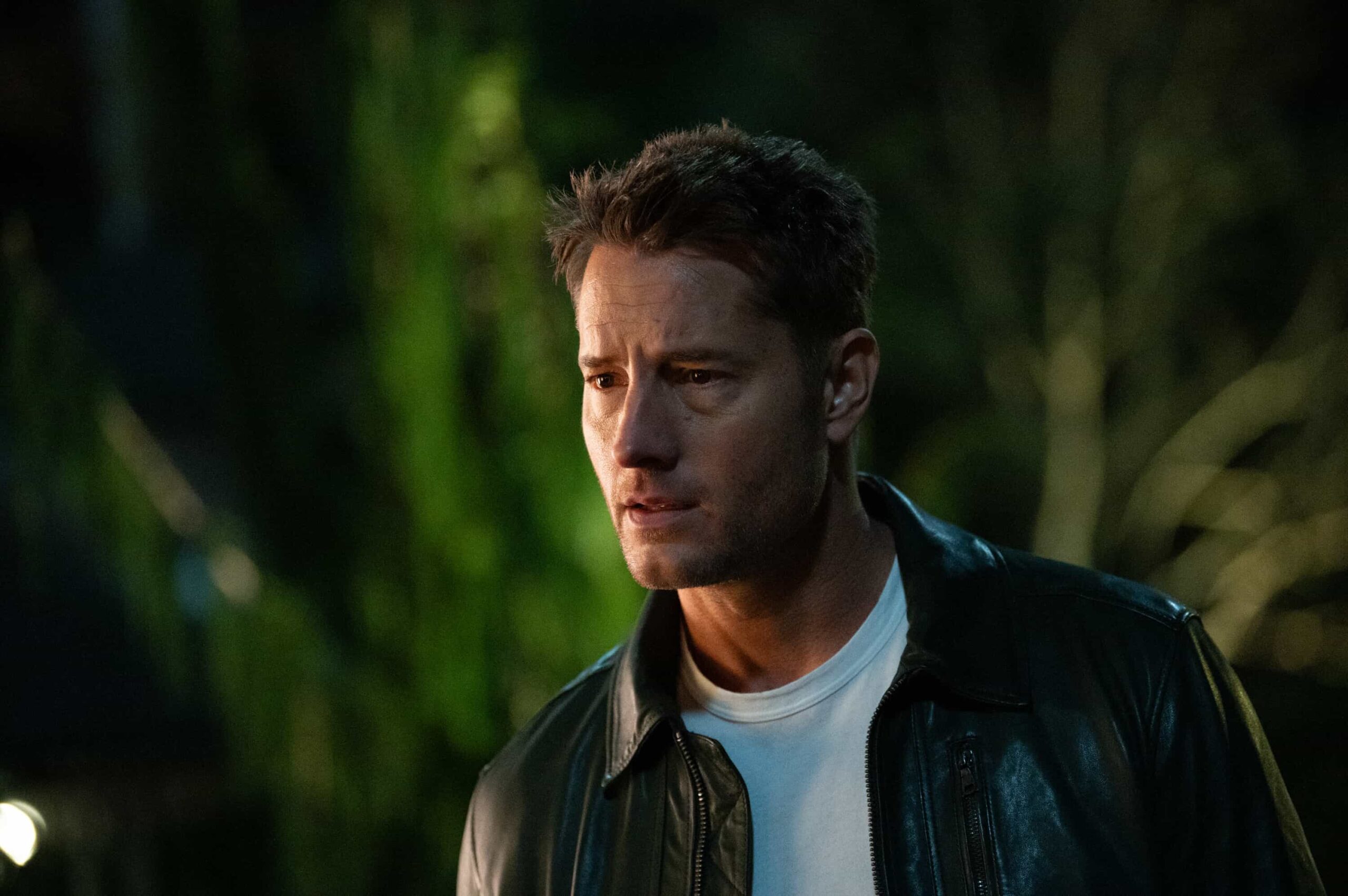 Tracker Season 3 Episode 14 Still “The Field Trip” – When a young boy disappears during a school field trip at the aquarium, Colter must navigate a volatile father’s desperation to find his son, Sunday, March 29 (9:00-10:00 PM, ET/PT) on the CBS Television Network, and streaming on Paramount+ (live and on-demand for Paramount+ Premium plan subscribers, or on-demand for Paramount+  Pictured: Justin Hartley as Colter Shaw. Photo: Sergei Bachlakov/CBS ©2026 CBS Broadcasting, Inc. All Rights Reserved.