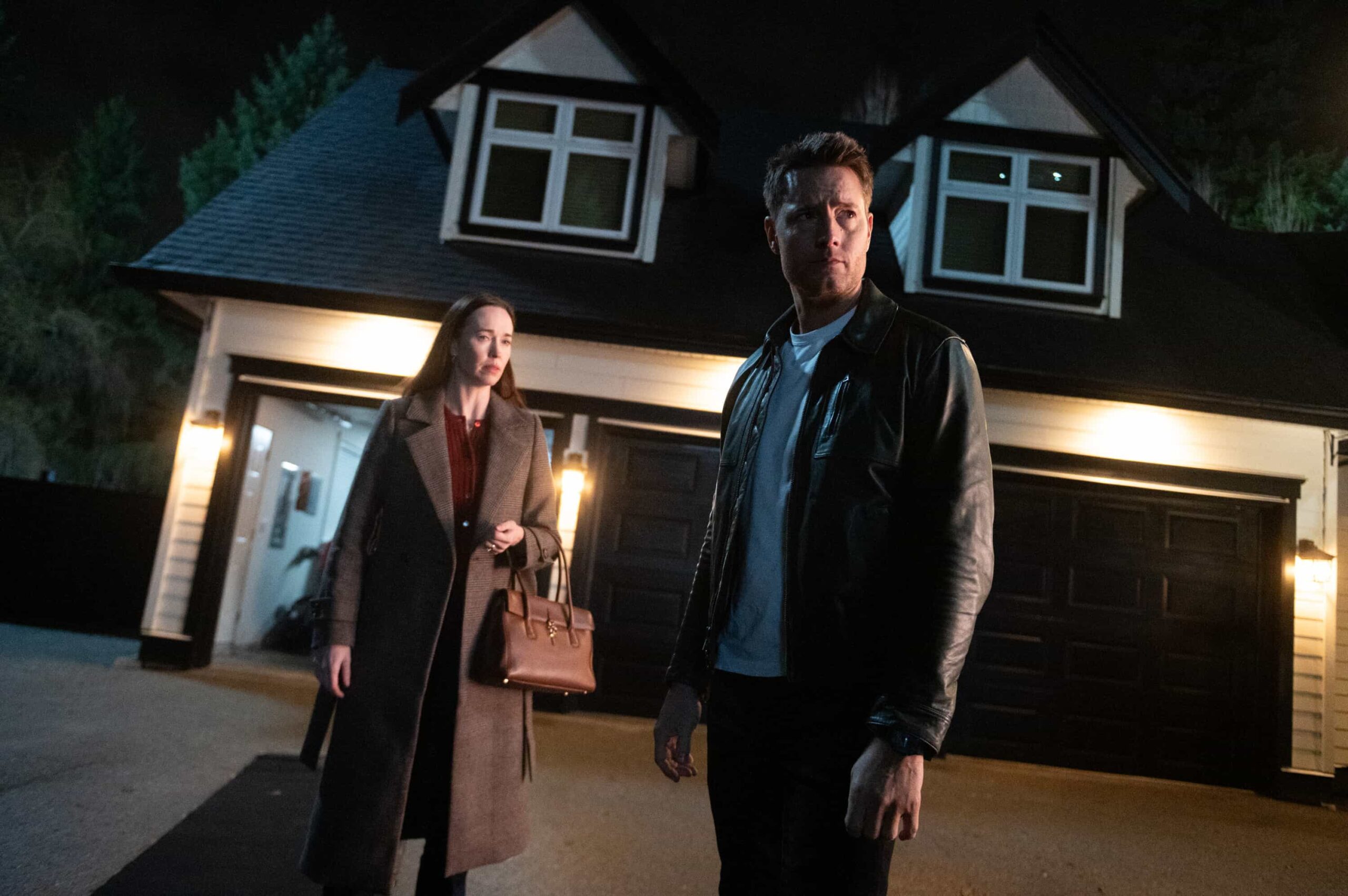 Tracker Season 3 Episode 14 Photo “The Field Trip” – When a young boy disappears during a school field trip at the aquarium, Colter must navigate a volatile father’s desperation to find his son, Sunday, March 29 (9:00-10:00 PM, ET/PT) on the CBS Television Network, and streaming on Paramount+ (live and on-demand for Paramount+ Premium plan subscribers, or on-demand for Paramount+  Pictured: Elyse Levesque as Sara and Justin Hartley as Colter Shaw. Photo: Sergei Bachlakov/CBS ©2026 CBS Broadcasting, Inc. All Rights Reserved.