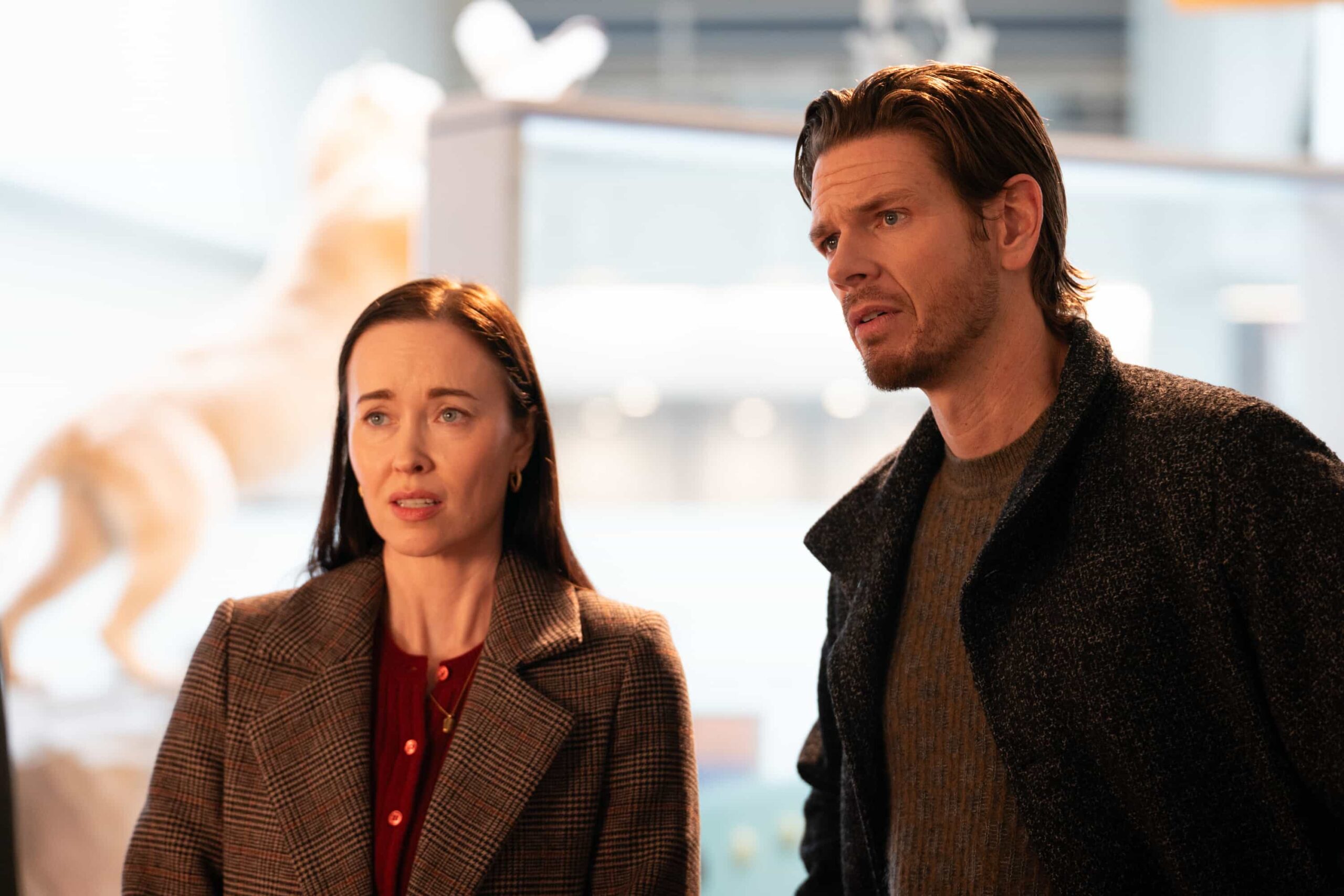 Tracker Season 3 Episode 14 “The Field Trip” – When a young boy disappears during a school field trip at the aquarium, Colter must navigate a volatile father’s desperation to find his son, Sunday, March 29 (9:00-10:00 PM, ET/PT) on the CBS Television Network, and streaming on Paramount+ (live and on-demand for Paramount+ Premium plan subscribers, or on-demand for Paramount+  Pictured: Elyse Levesque as Sara and Jon Beavers as James. Photo: Colin Bentley/CBS ©2026 CBS Broadcasting, Inc. All Rights Reserved.